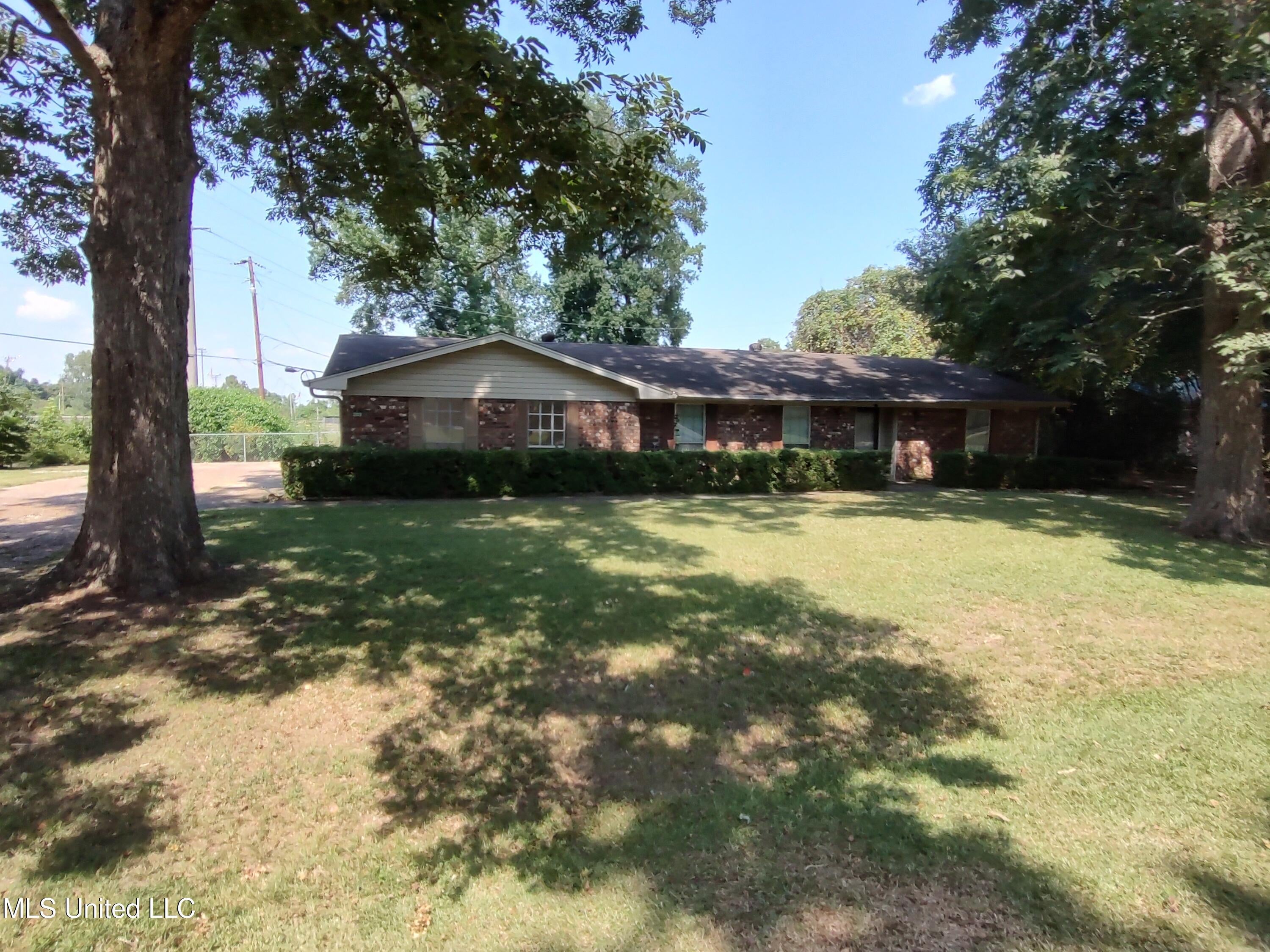 203 Lynwood Drive — photo