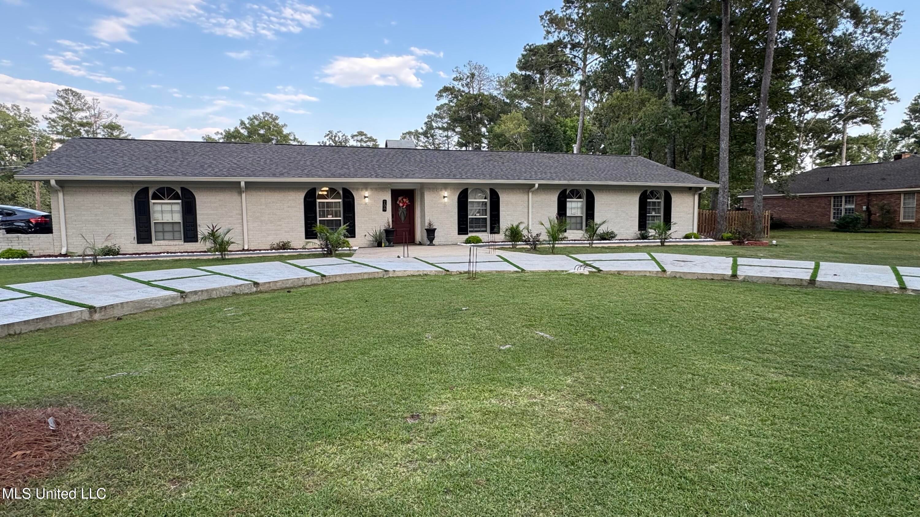 108 Azalea Drive — photo