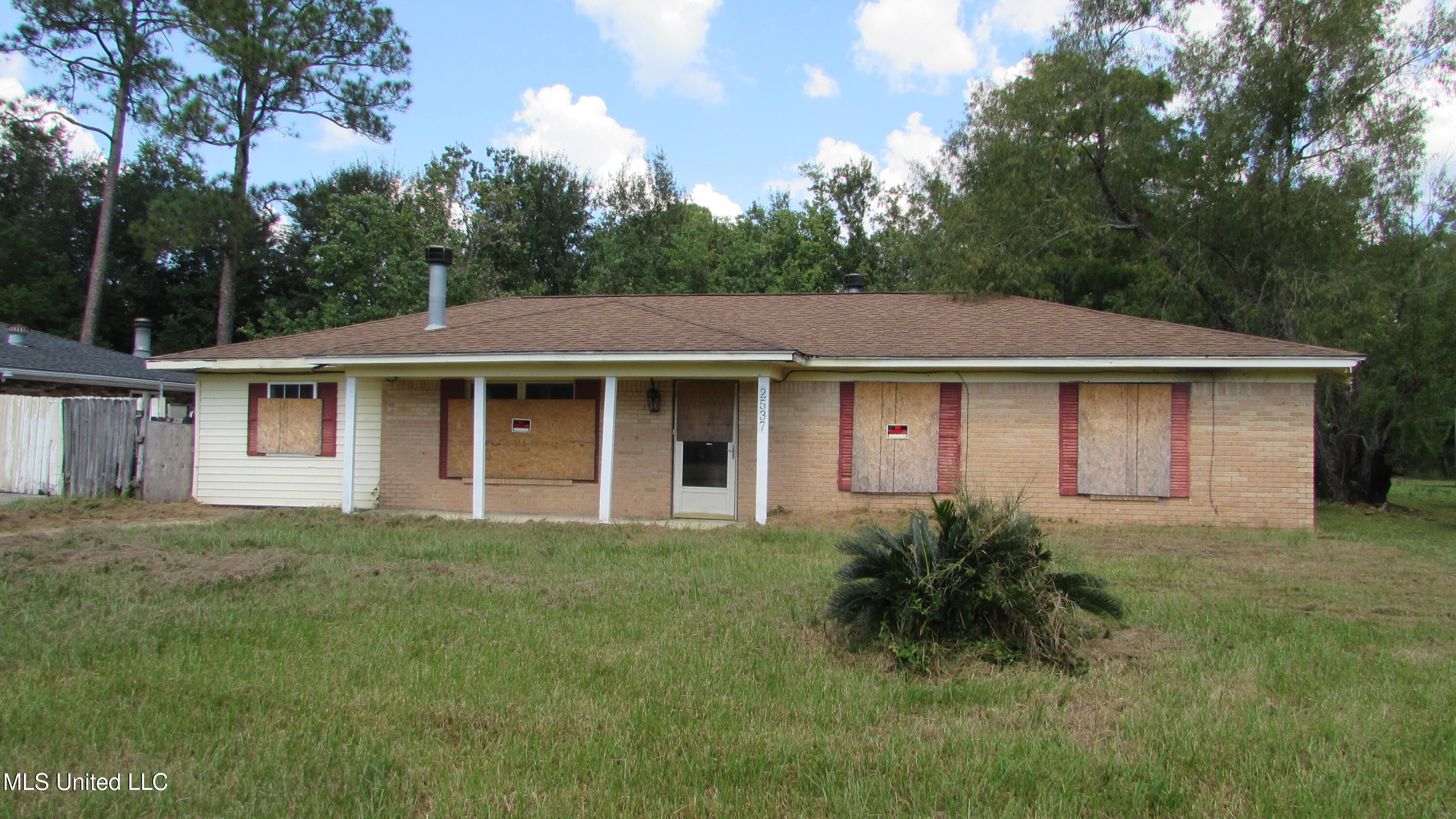 2537 W David Drive — photo