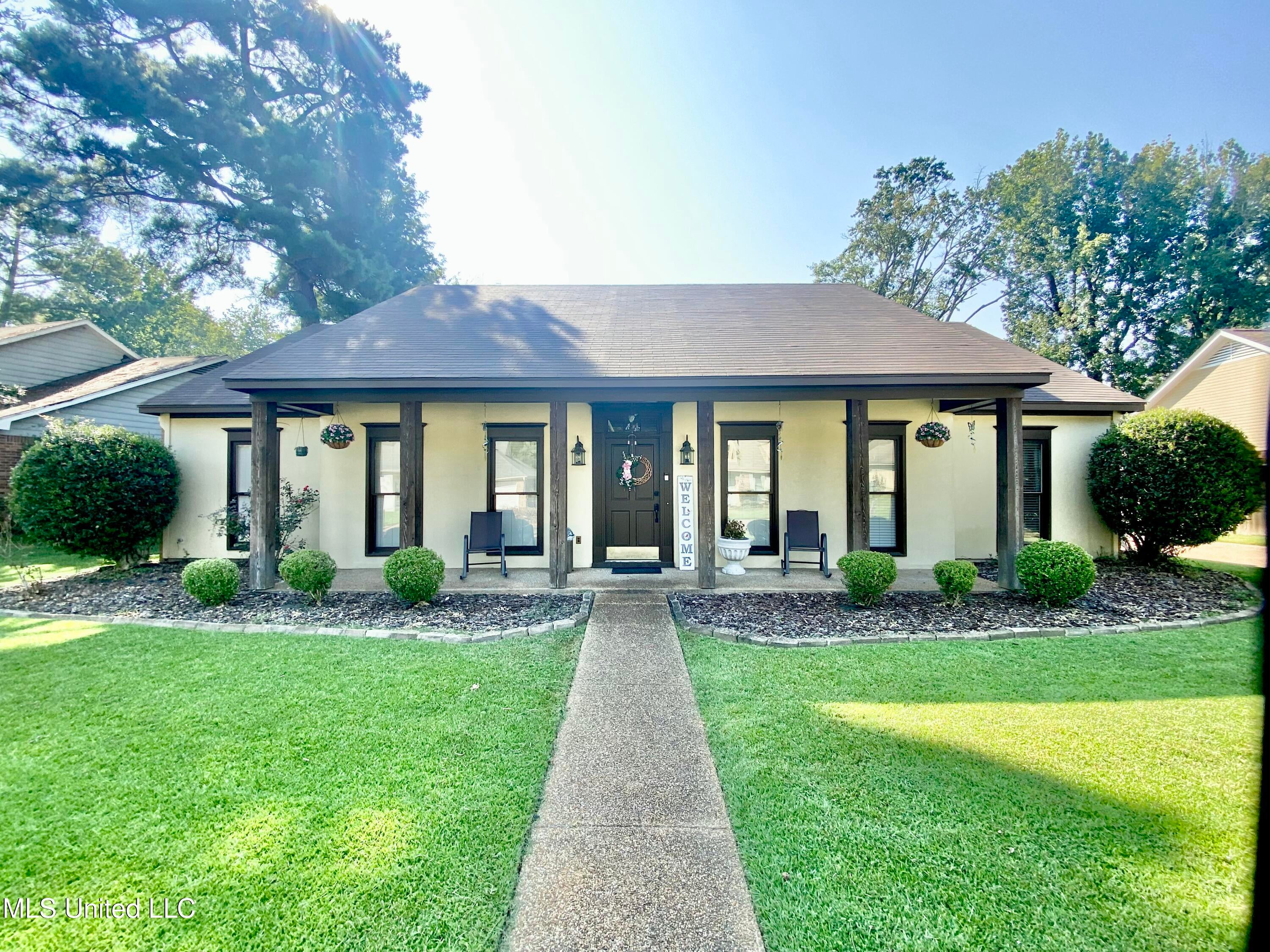 108 Honeysuckle Lane — photo
