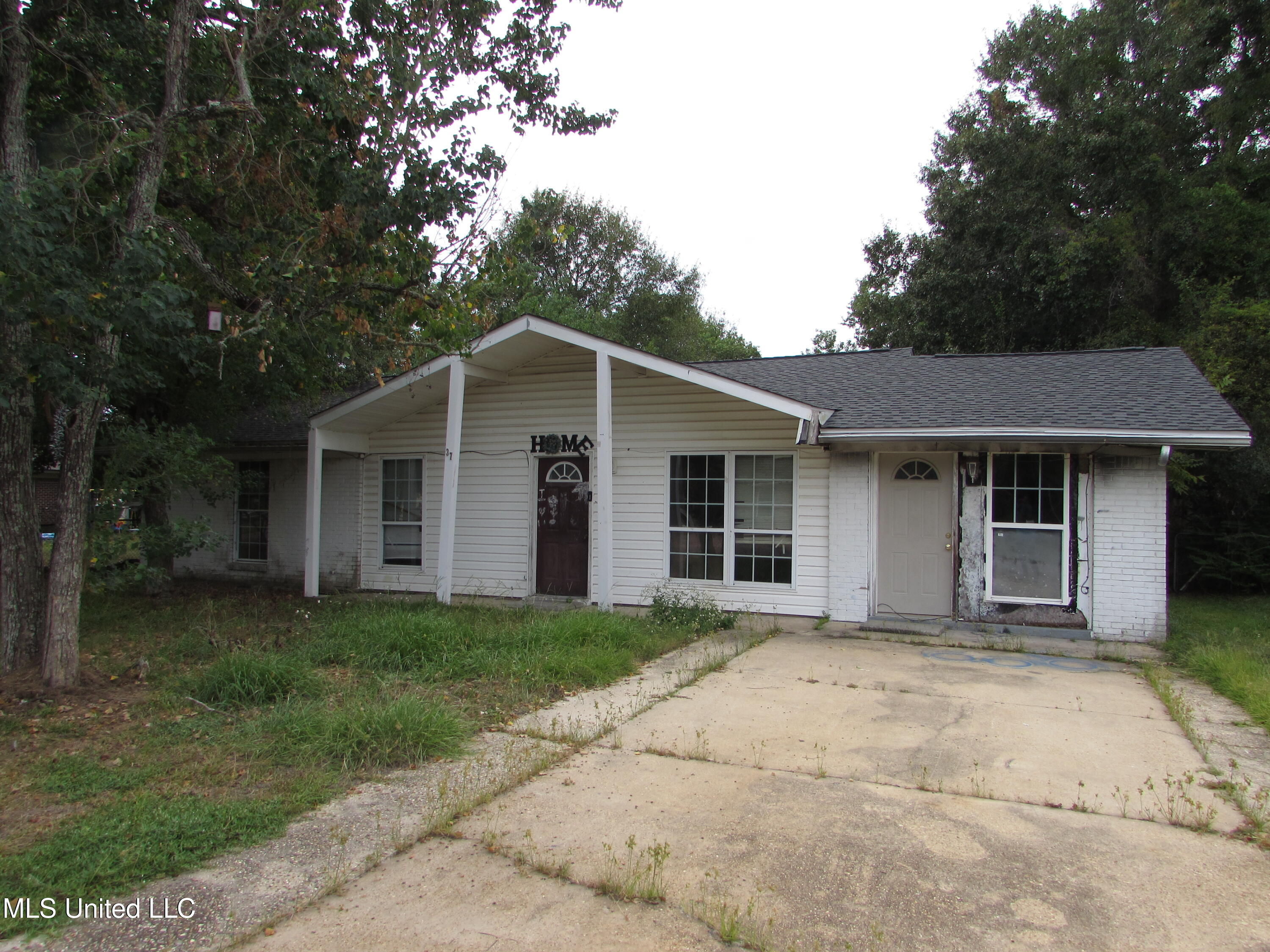 37 Pembrook Circle — photo