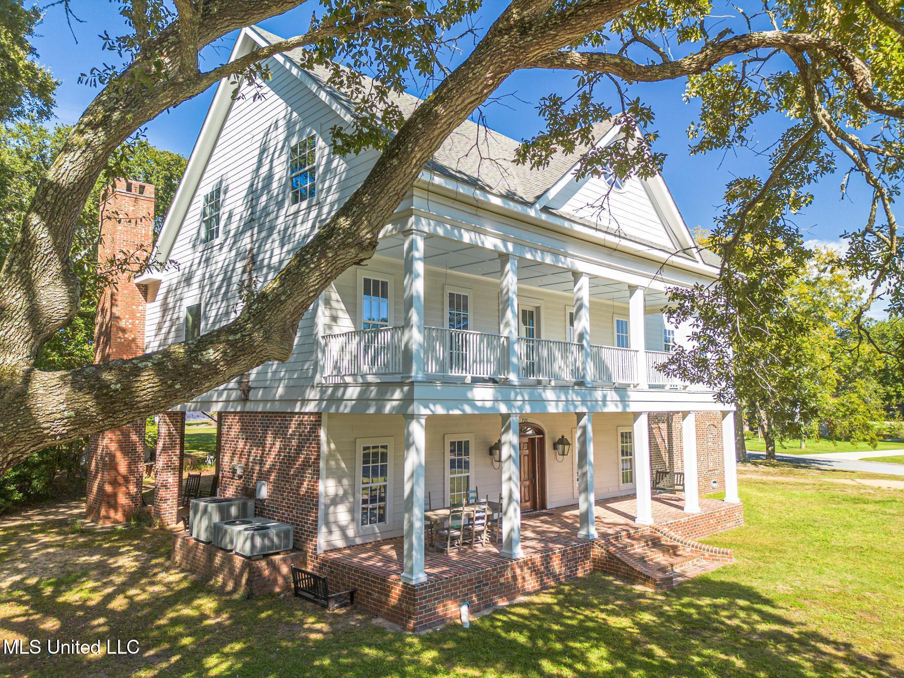 726 Wiggins Circle — photo