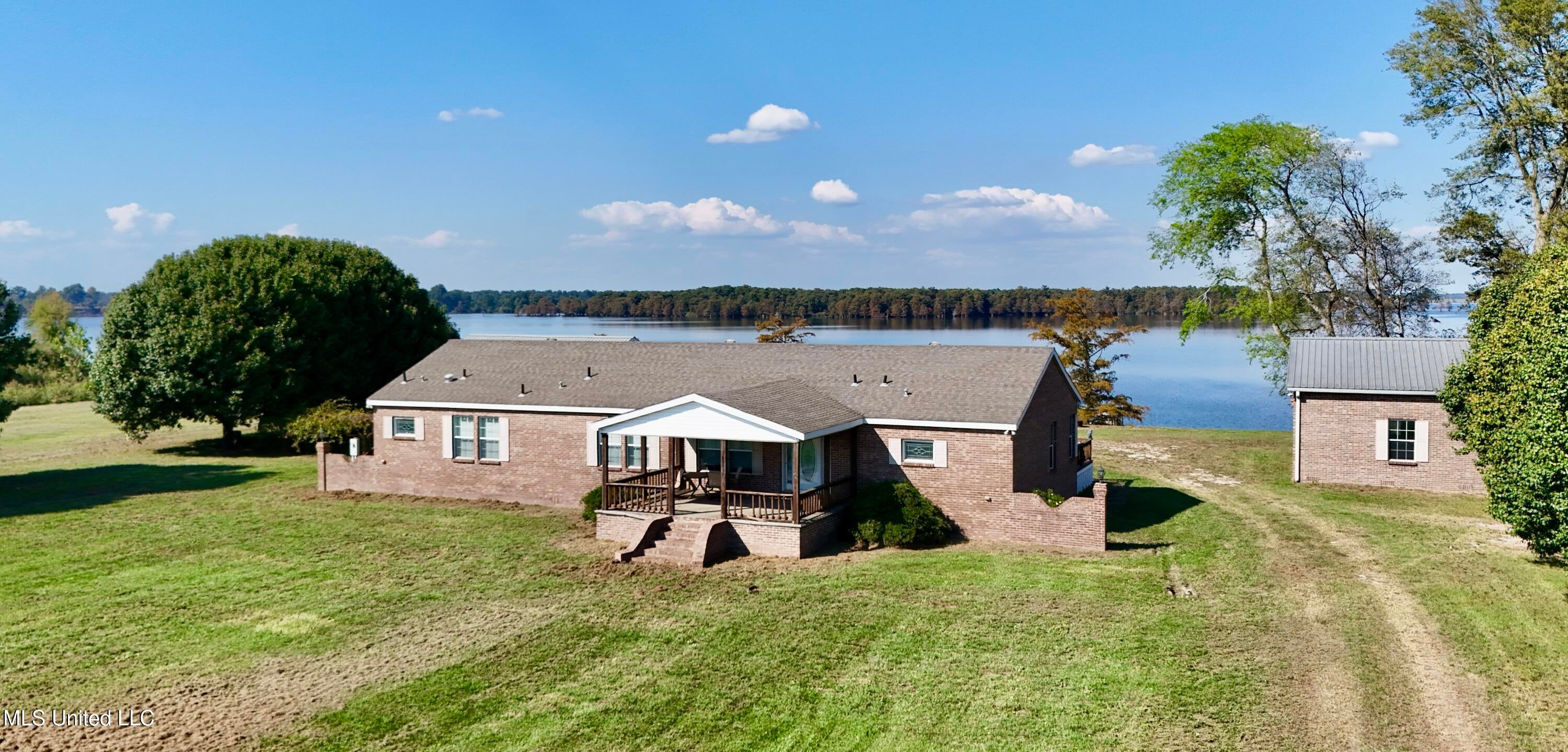 2138 Eagle Lake Shore Road — photo