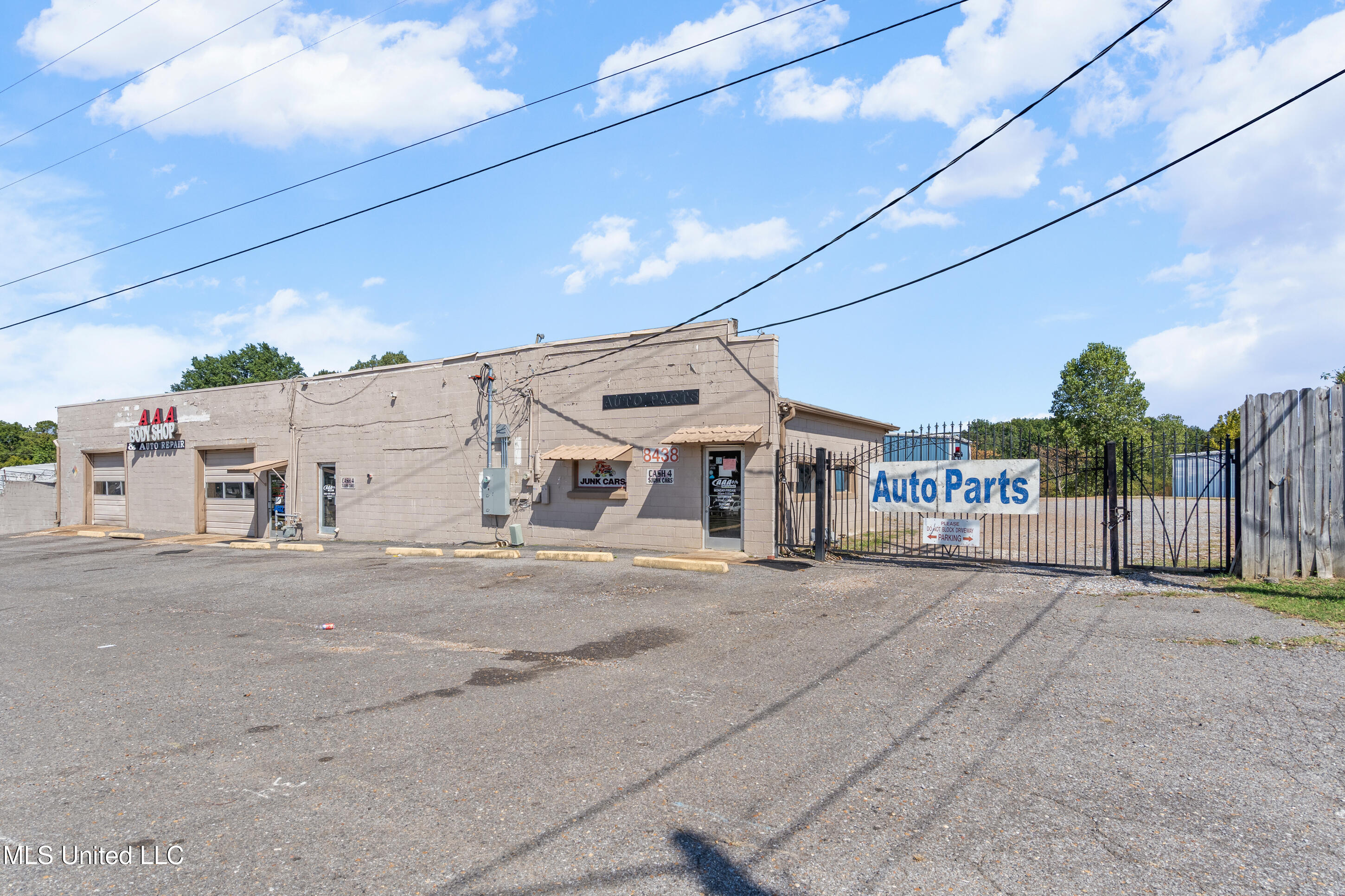 8432&8438 Highway 51 N — photo