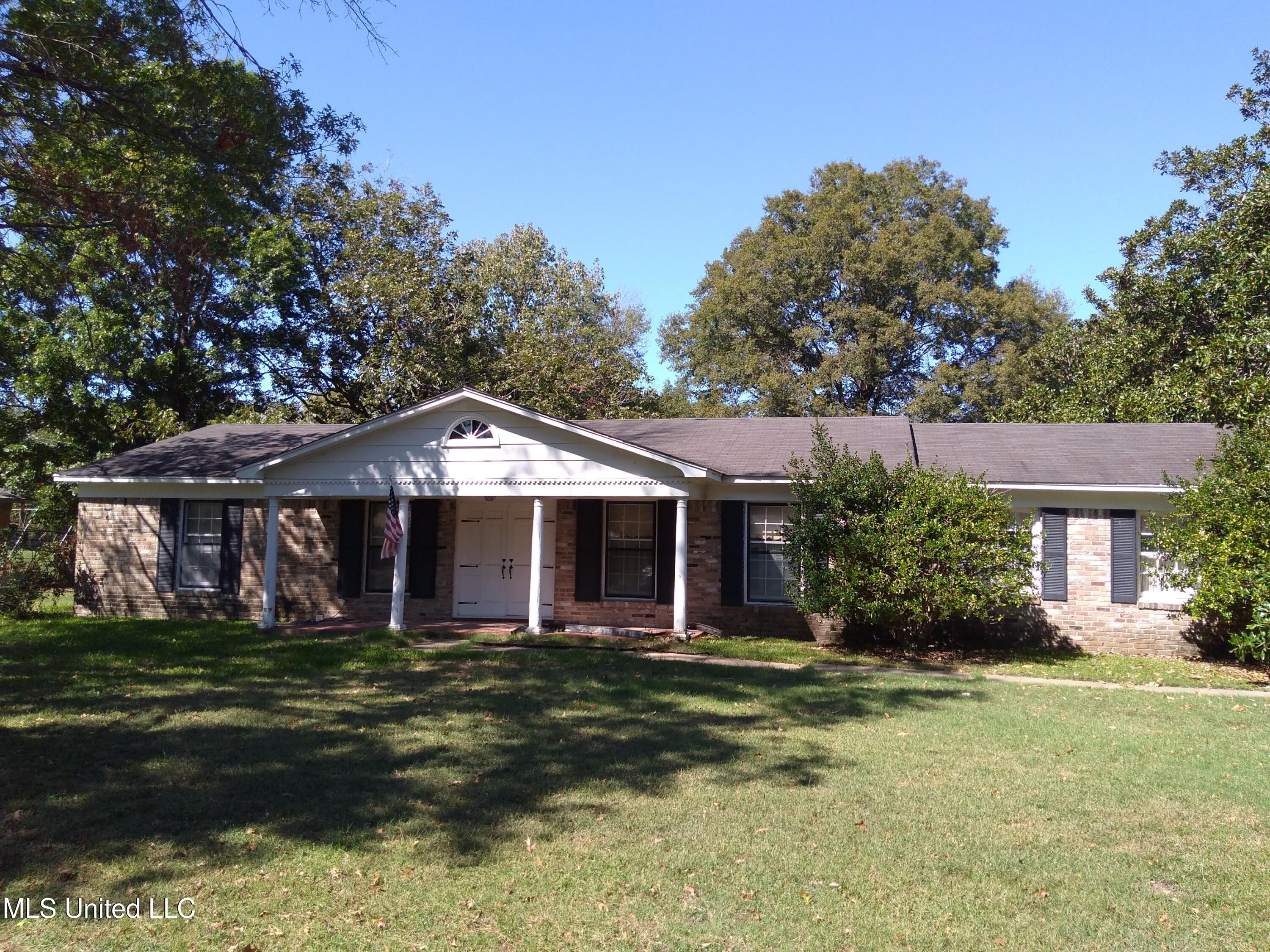 307 Clover Drive — photo
