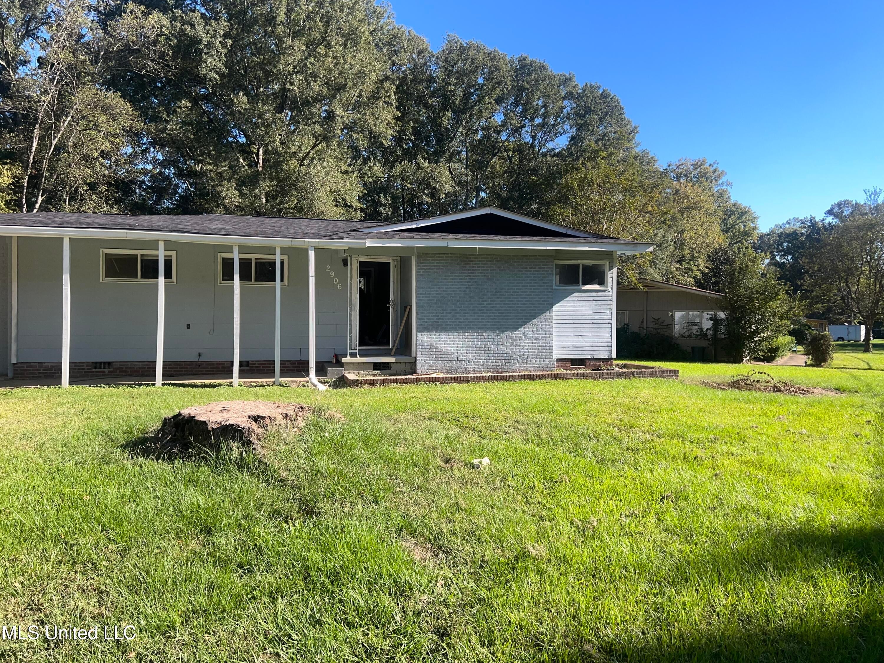 2906 Lakewood Drive — photo