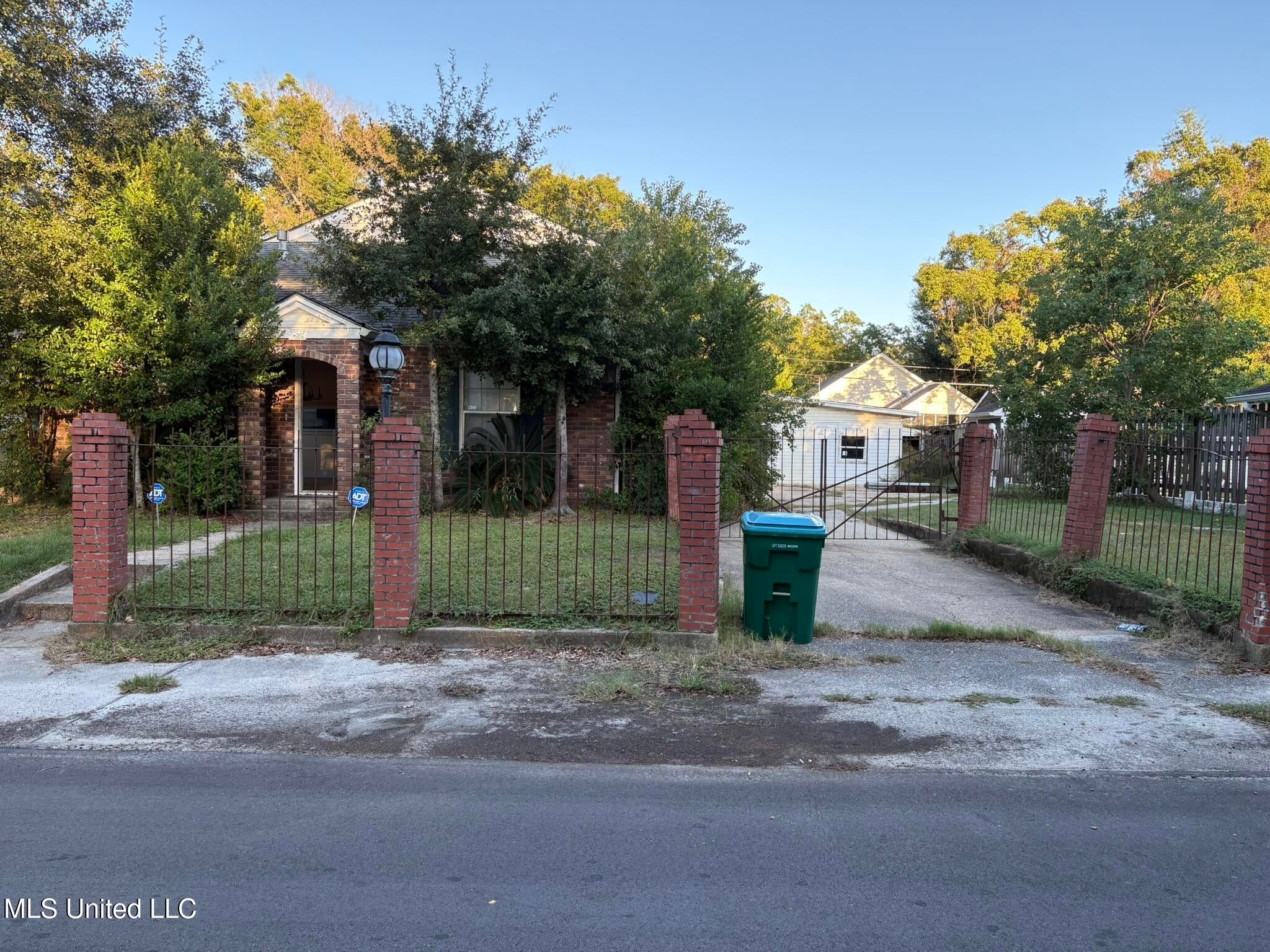 2308 East Avenue — photo