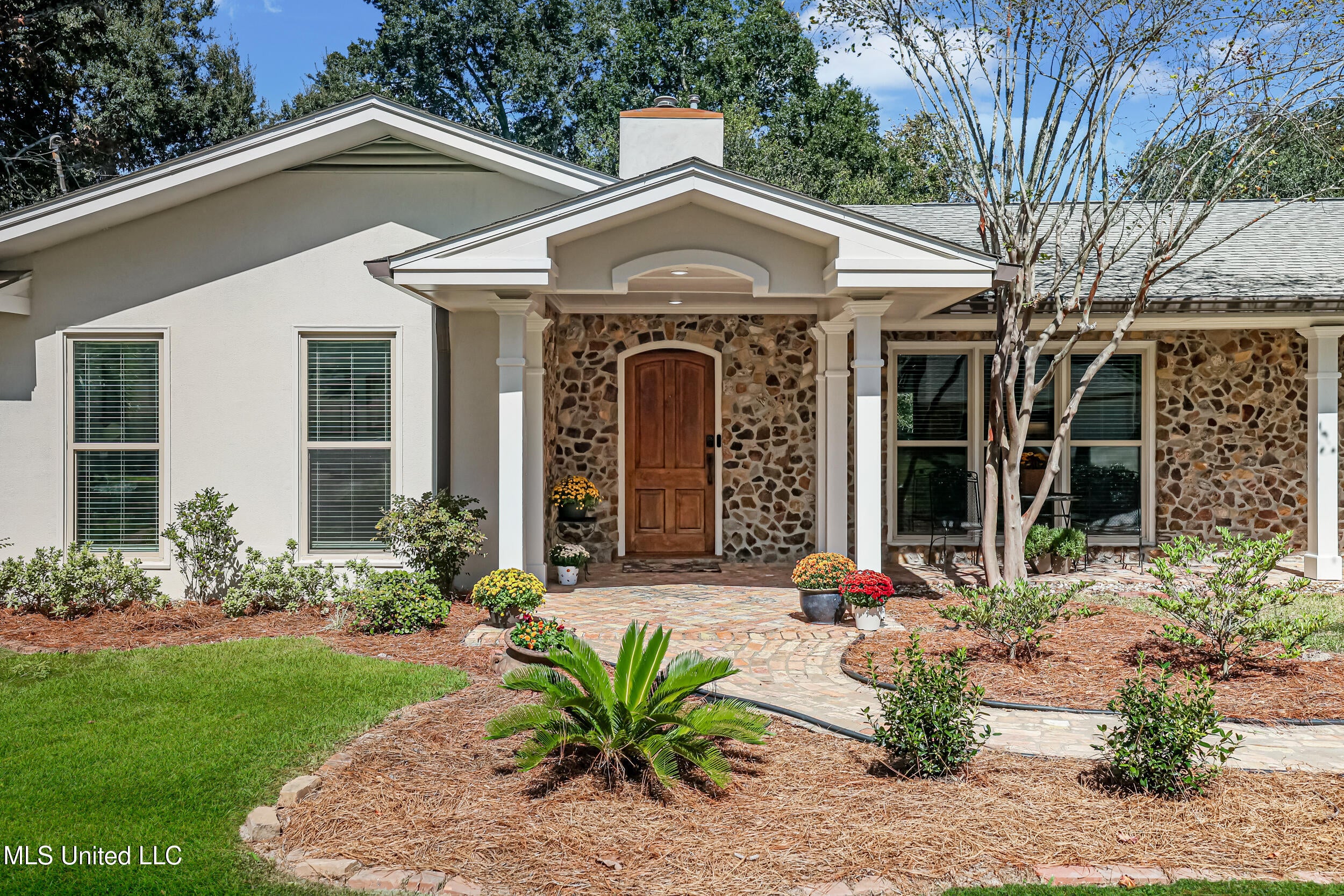 2604 Evergreen Lane — photo