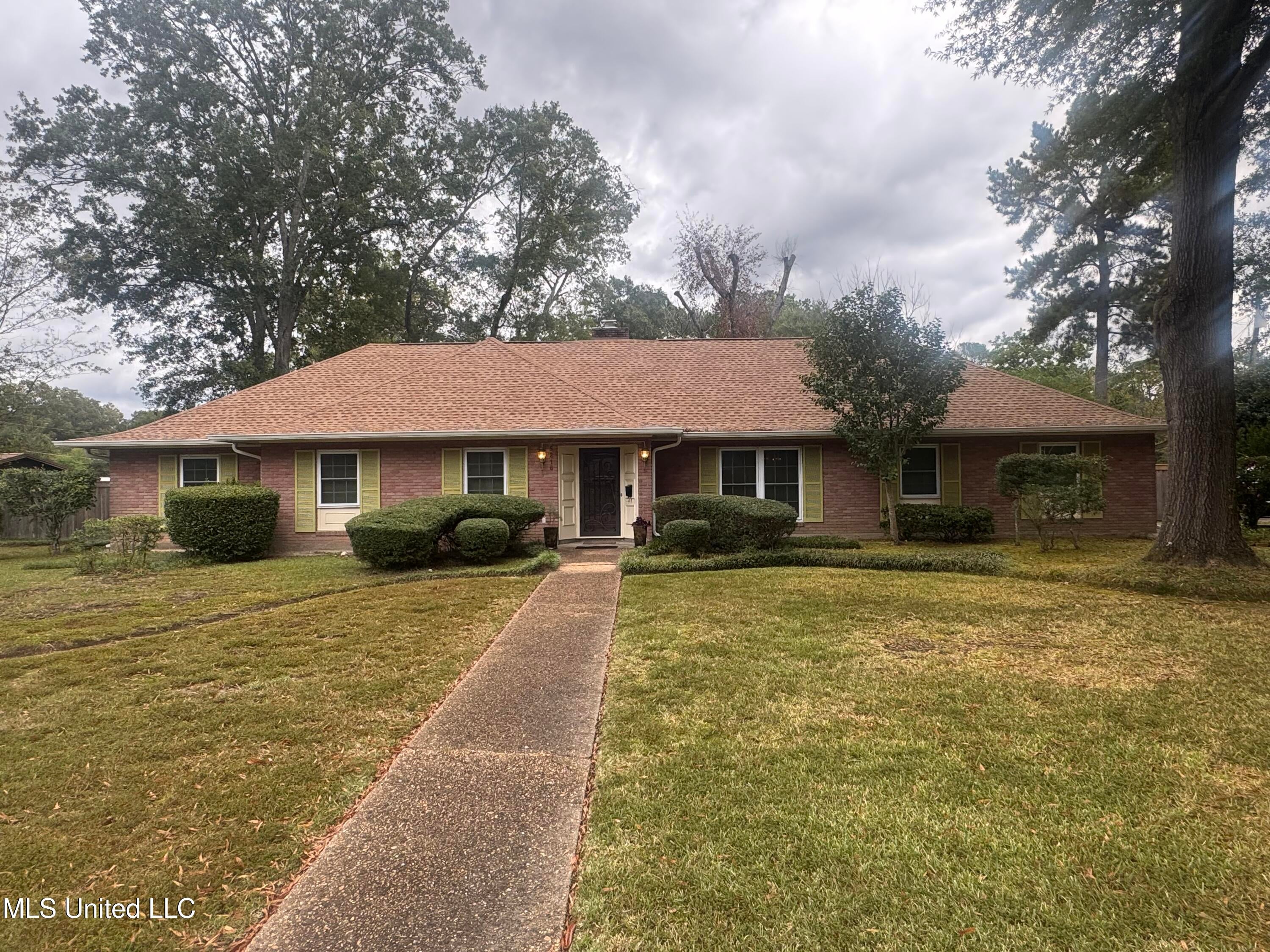 5216 Meadow Oaks Park Drive — photo