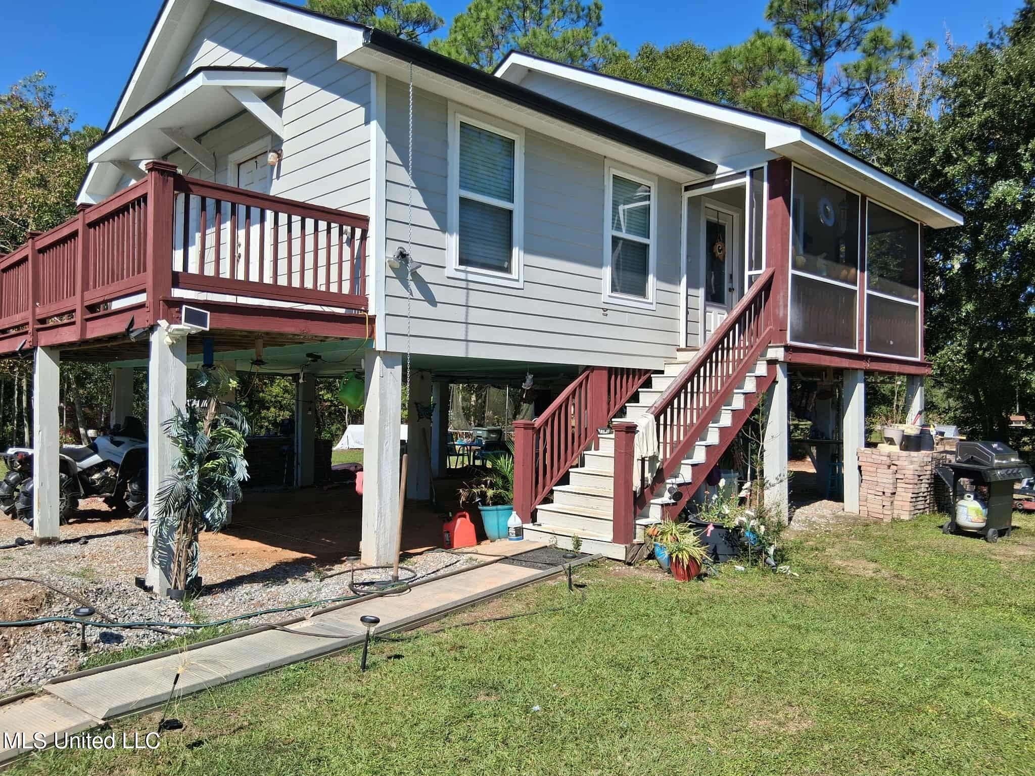 9035 Pine Drive — photo
