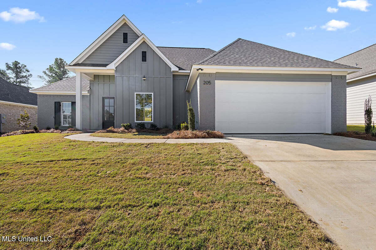 205 Lake Crest Drive — photo