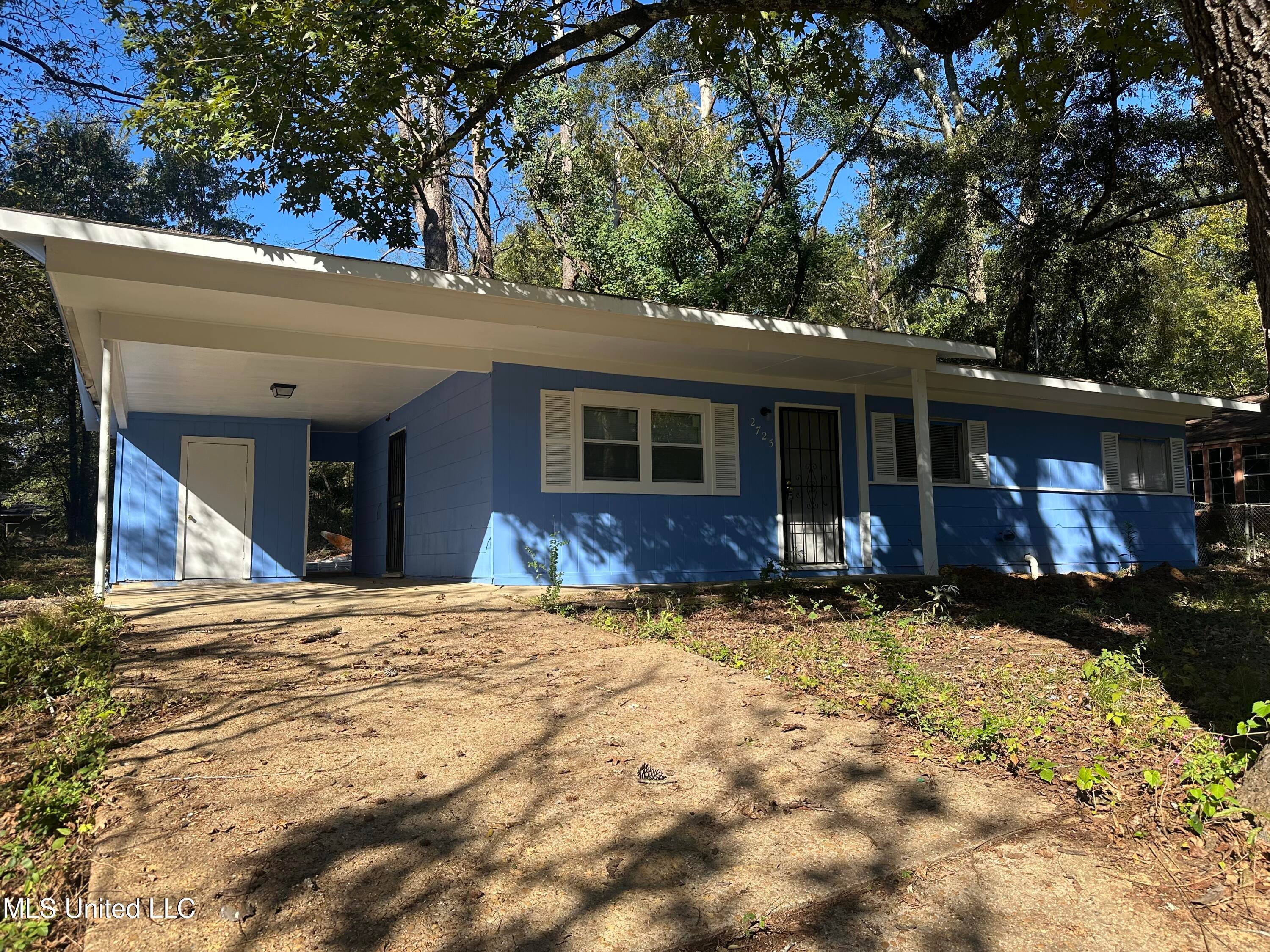 2725 Charleston Drive — photo