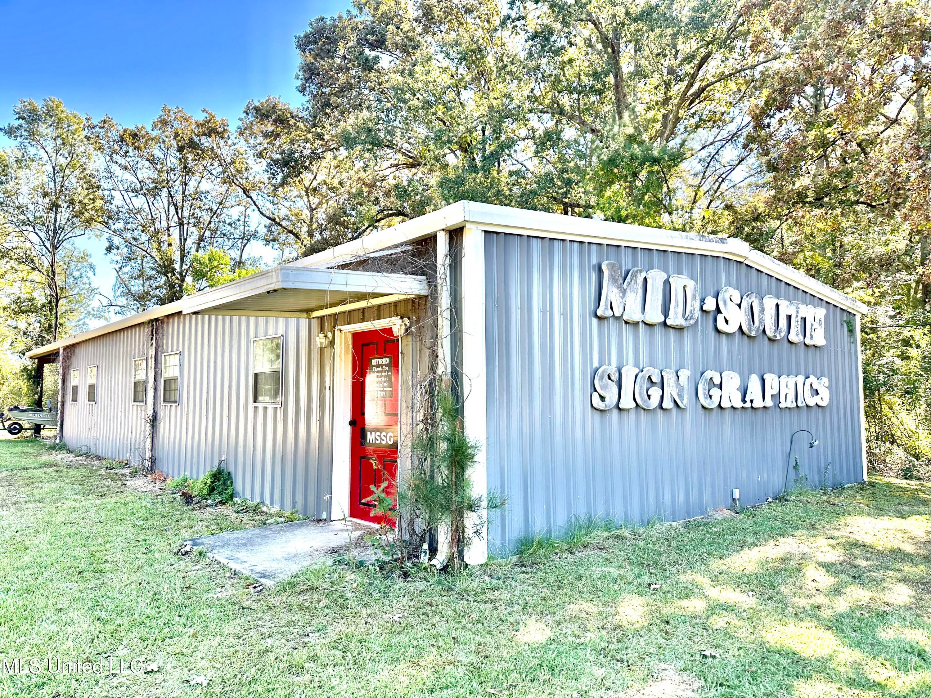 1534 N Highway 51 — photo