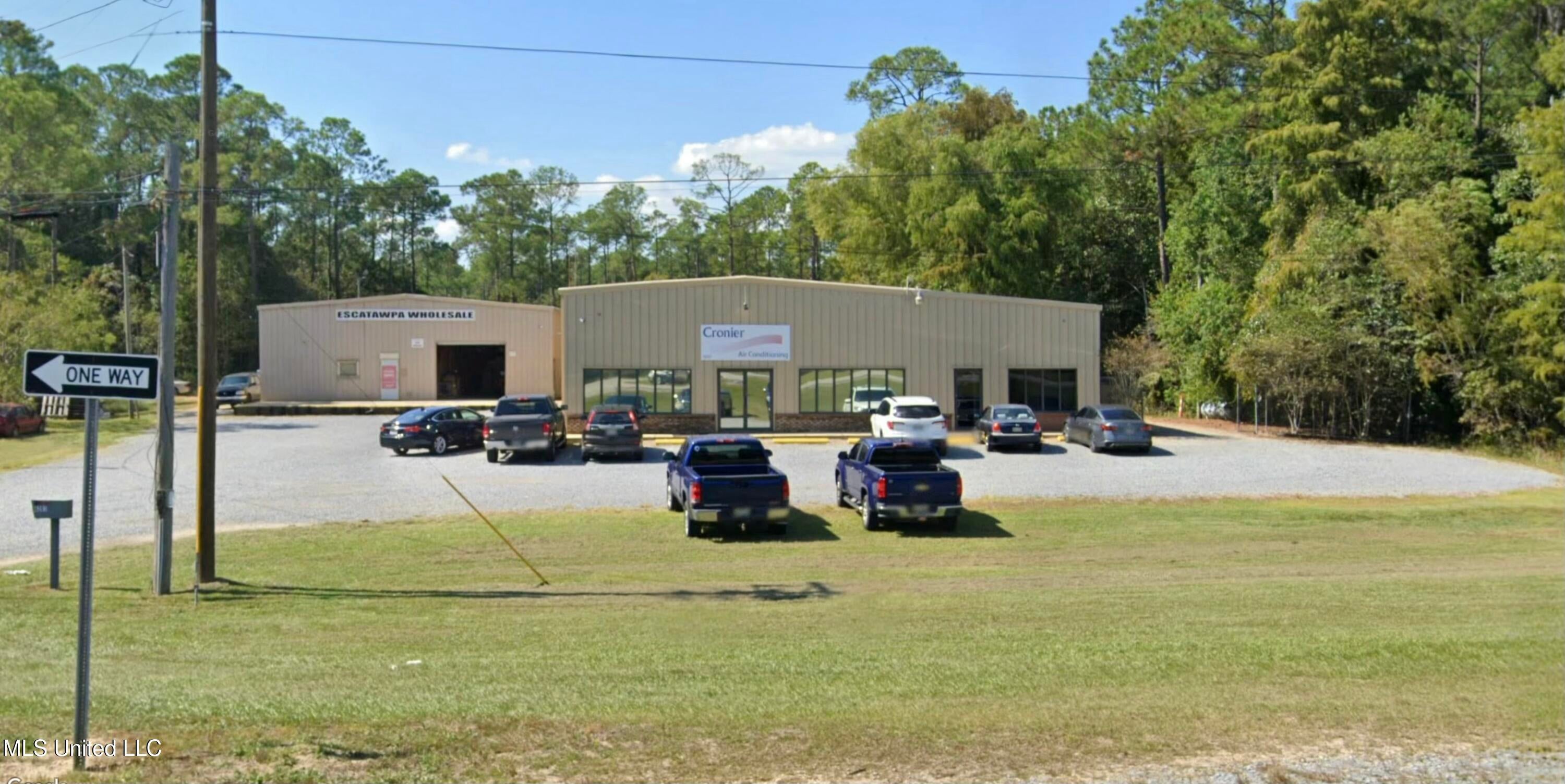 8201 Hwy 63 — photo