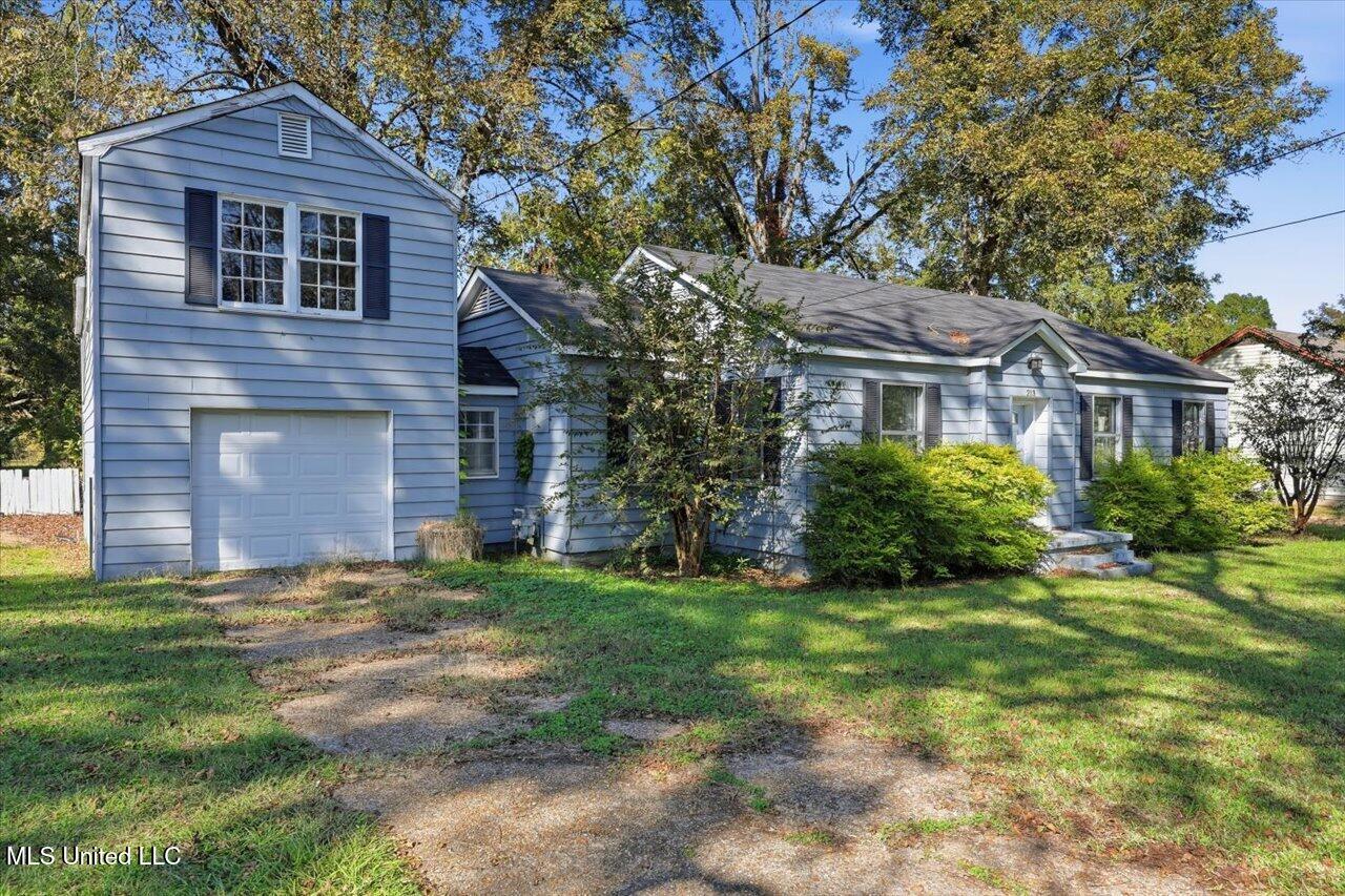 213 E Madison Street — photo
