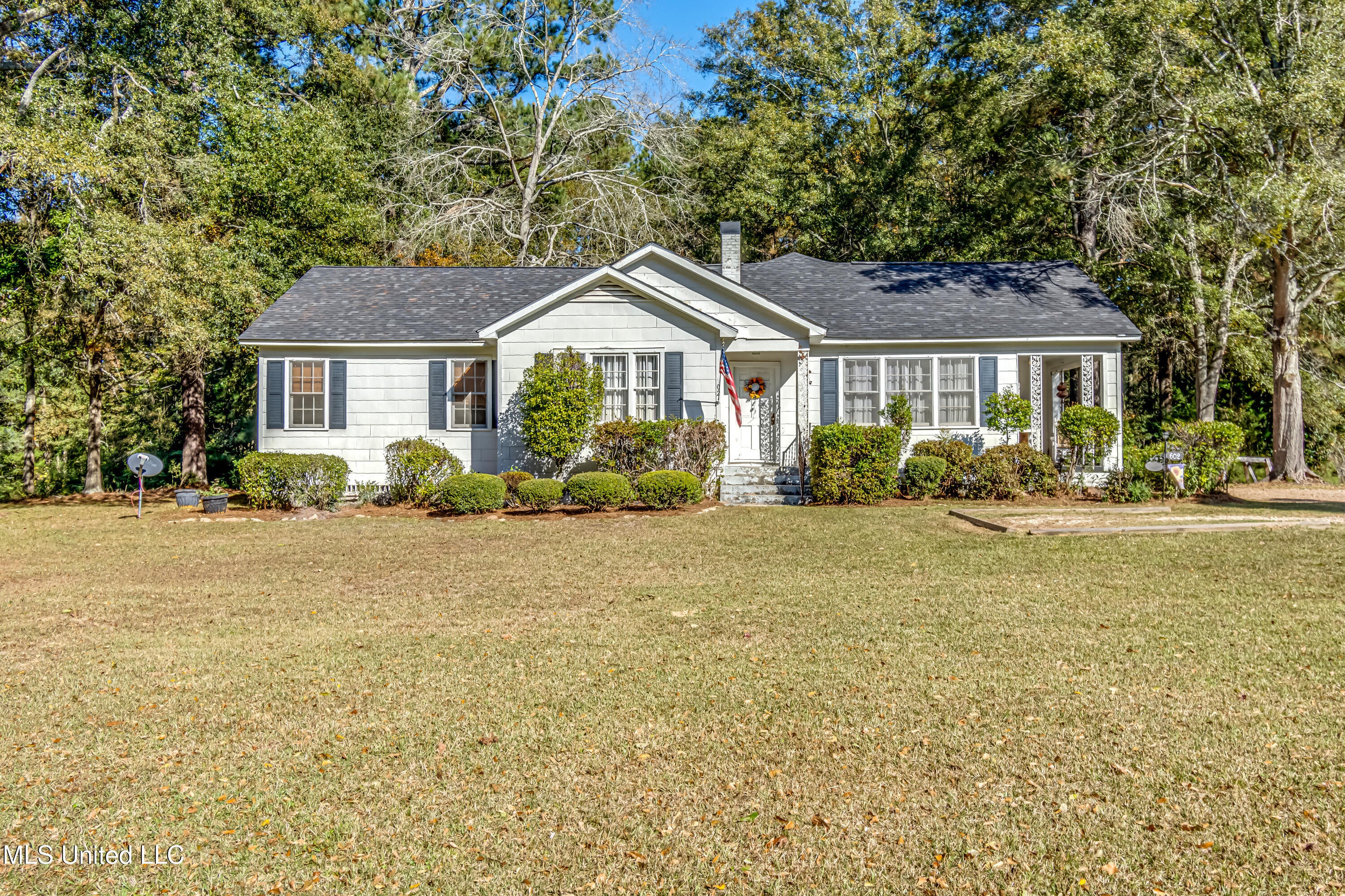 602 Simpson Hwy 149 — photo