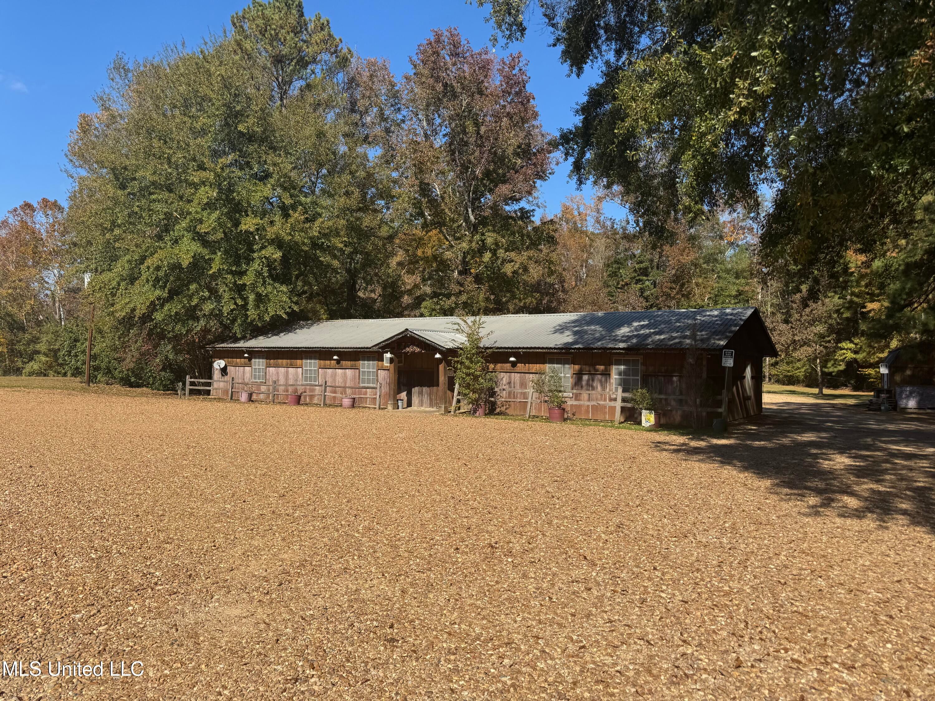 200 Merit Road — photo