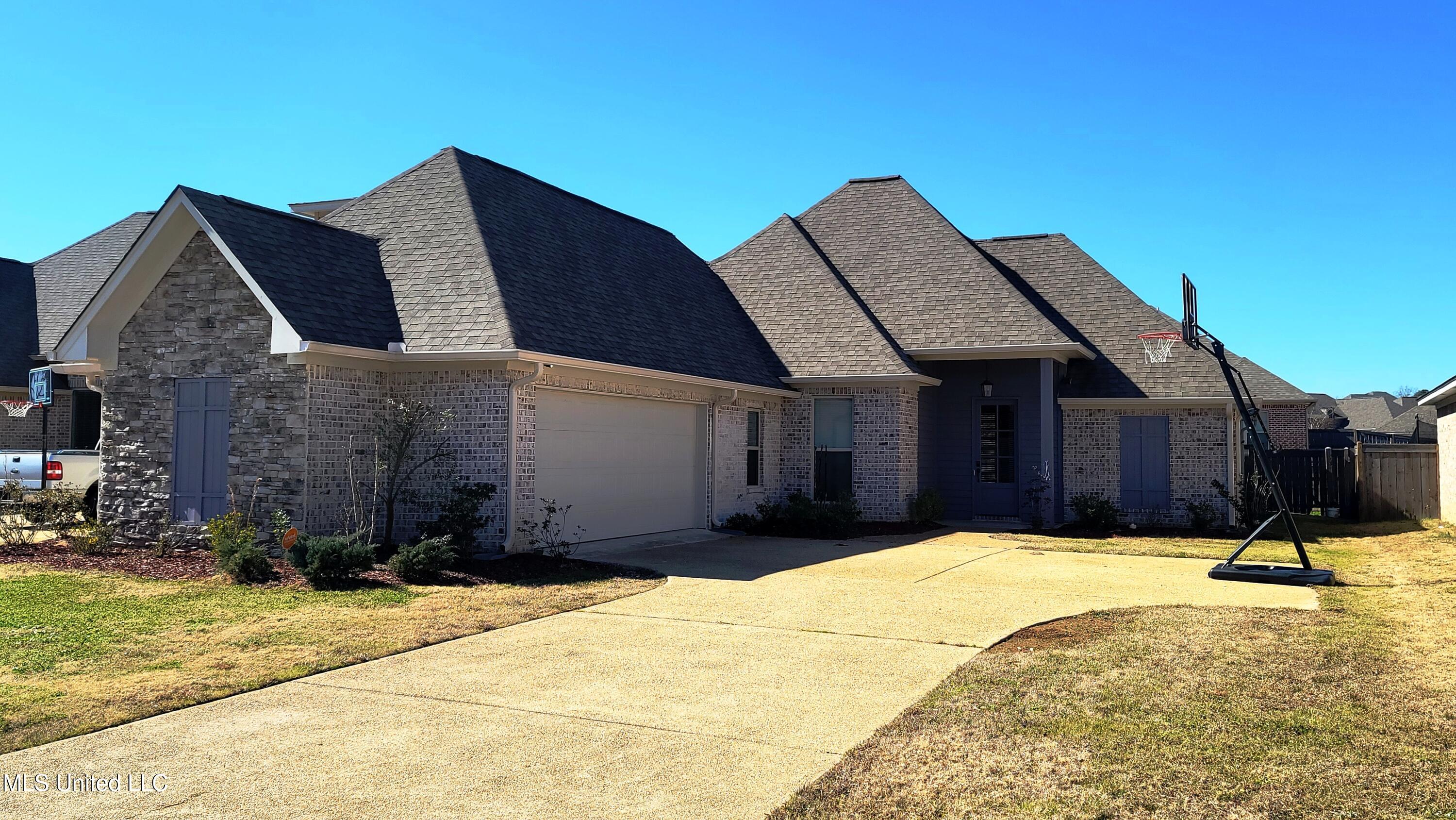 125 Emerald Drive — photo