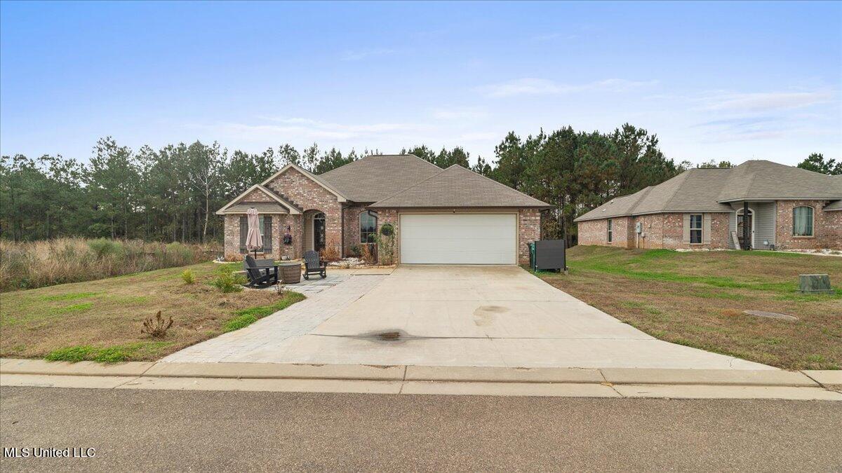 640 Statesman Drive — photo