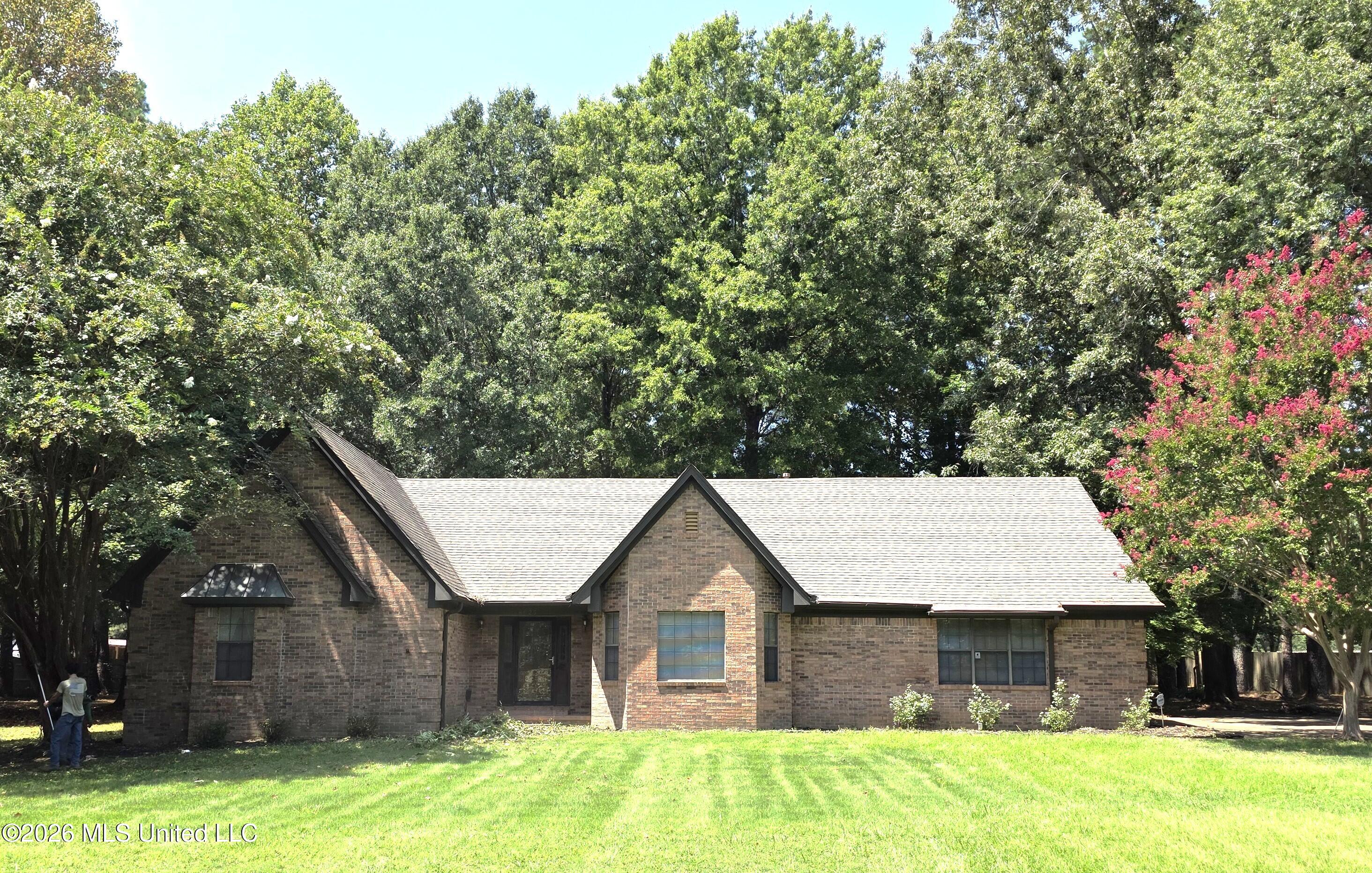 8625 Deer Creek Circle — photo