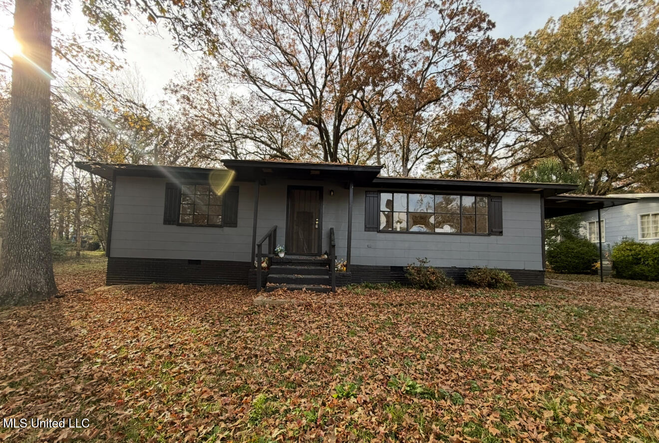 2871 Woodside Drive — photo