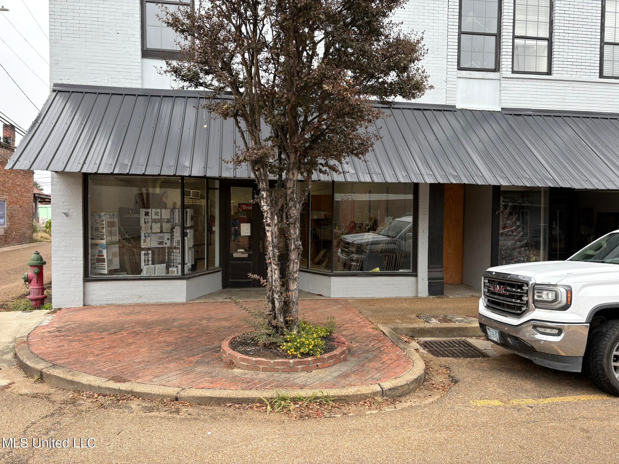 111 E Jackson Street — photo