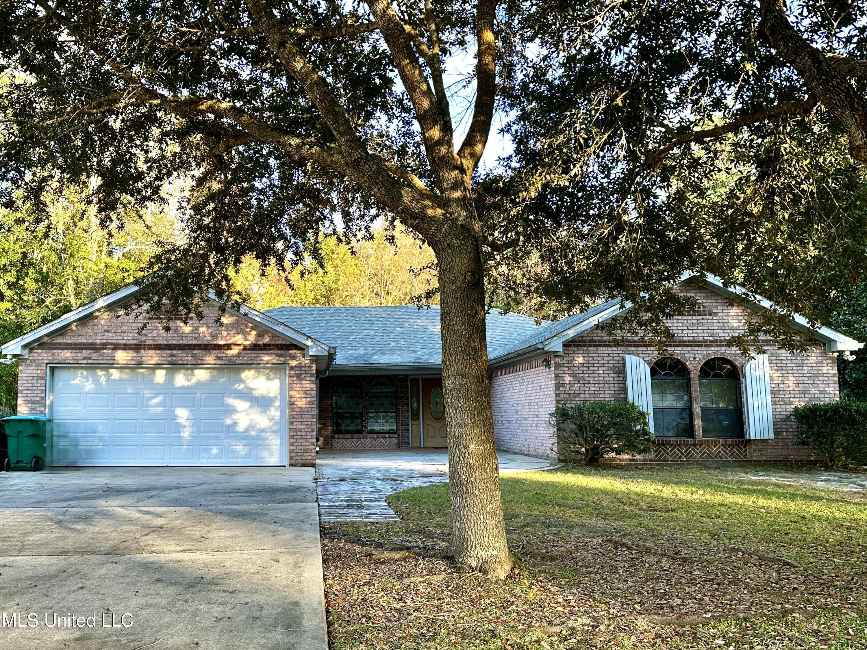 704 Hidden Oaks Drive — photo