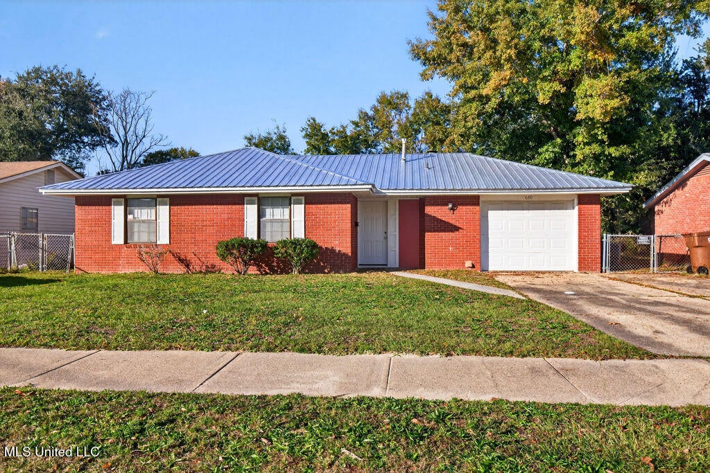 640 Peyton Drive — photo