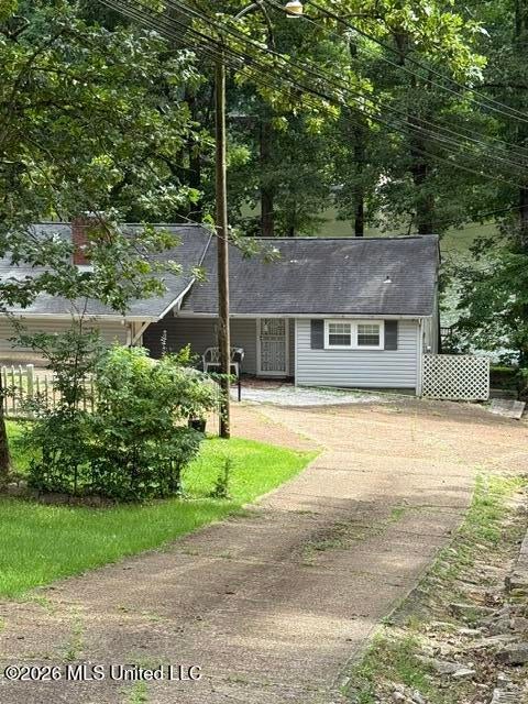 908 Lakeview Drive — photo