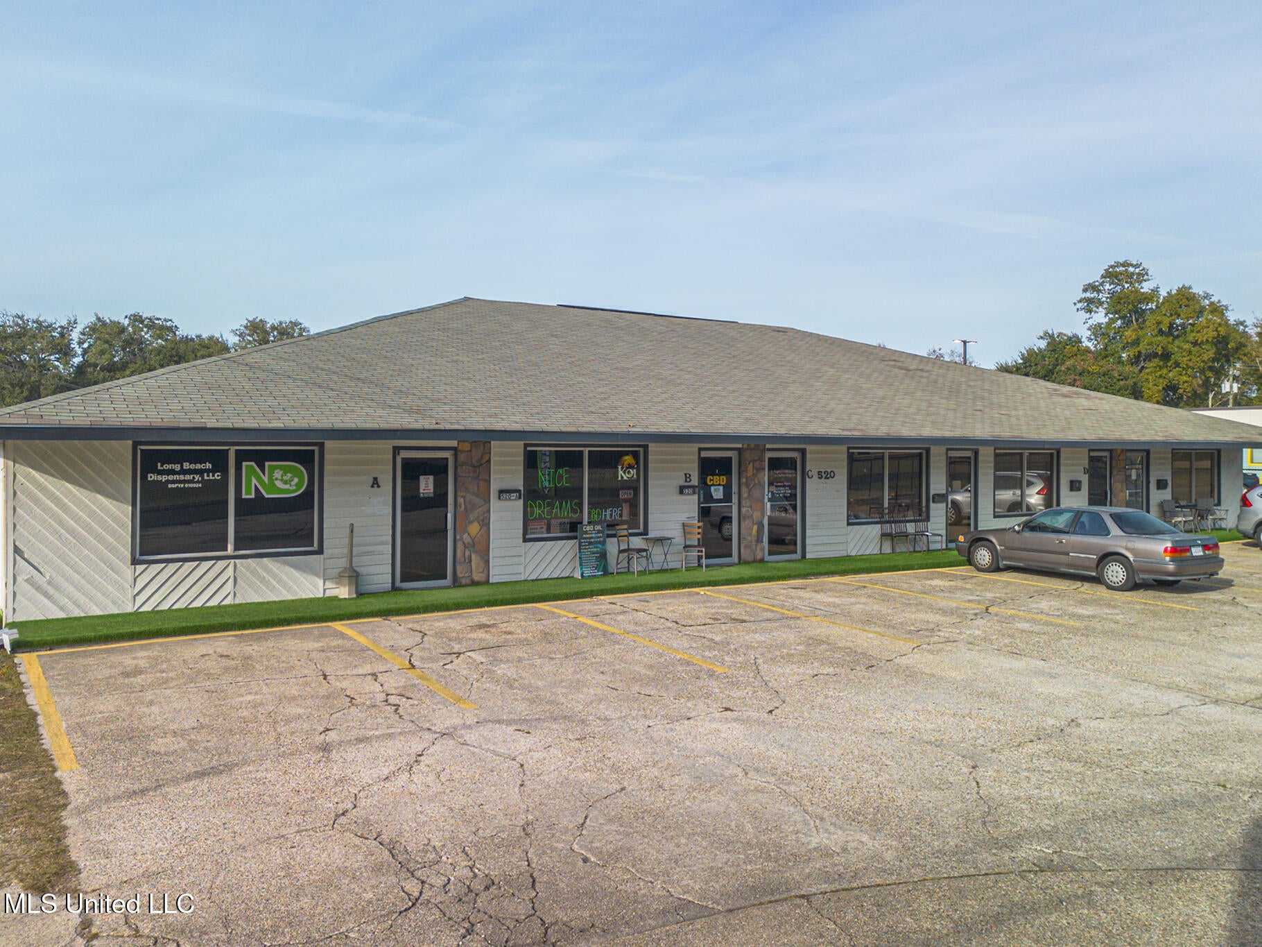 520 E Railroad Street — photo