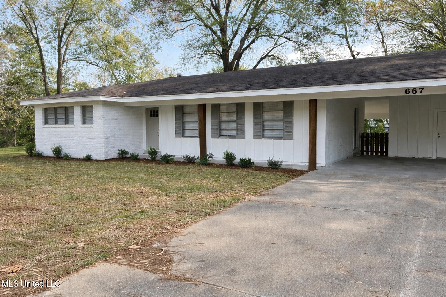 667 Reddoch Drive — photo