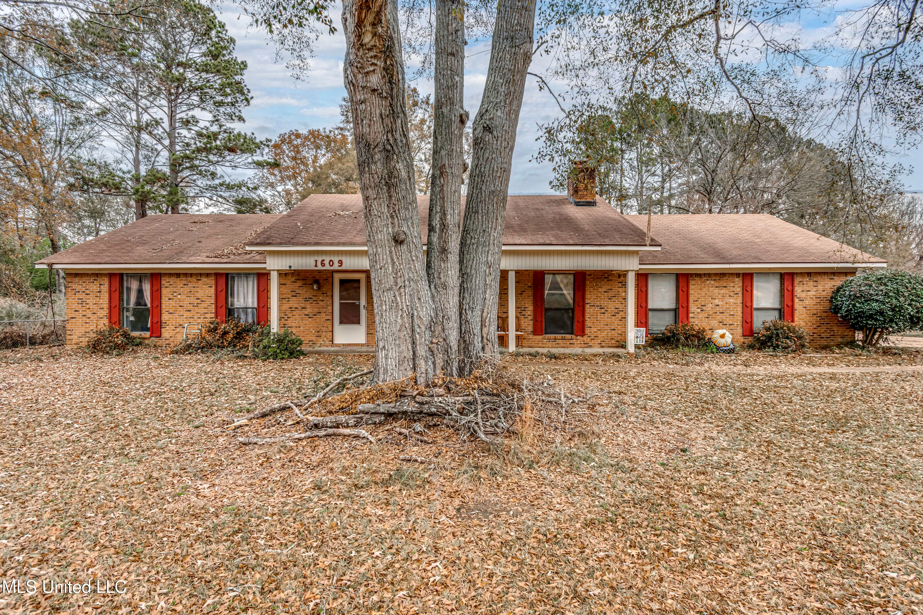 1609 Old Vicksburg Road — photo