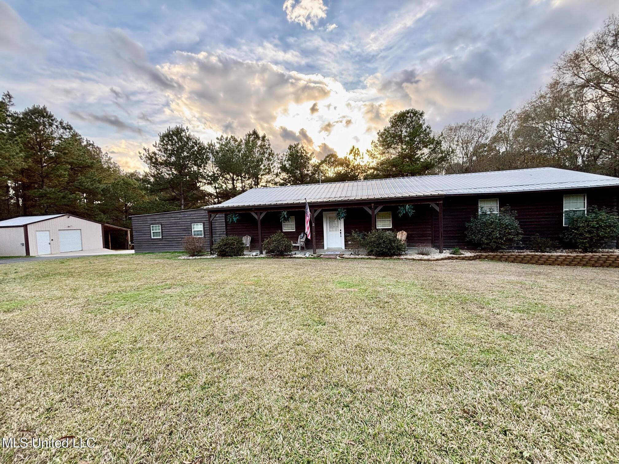 1614 Hwy 583 — photo