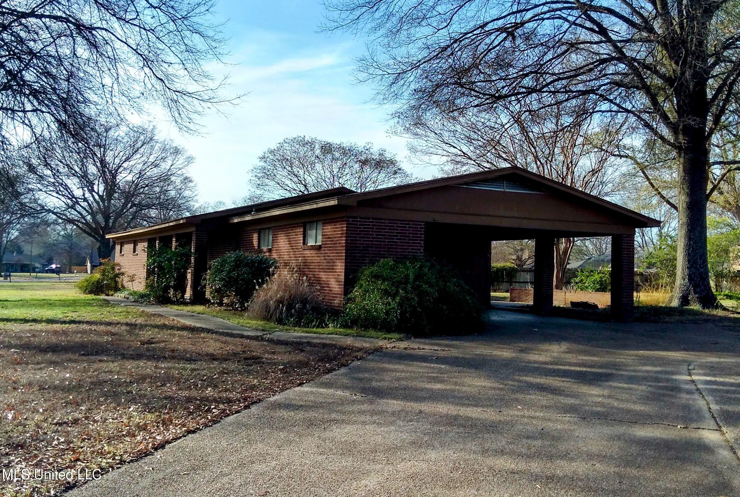 311 S Mac Arthur Circle — photo