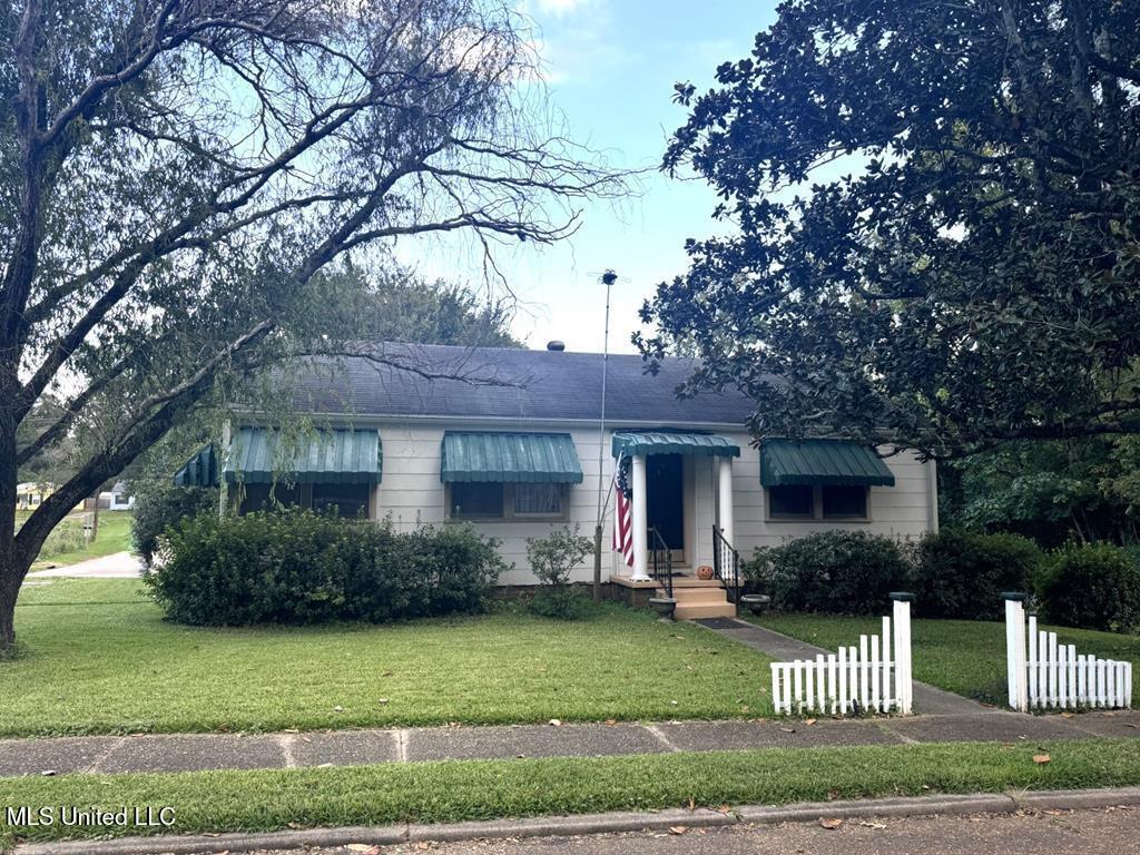 309 Armstrong Street — photo