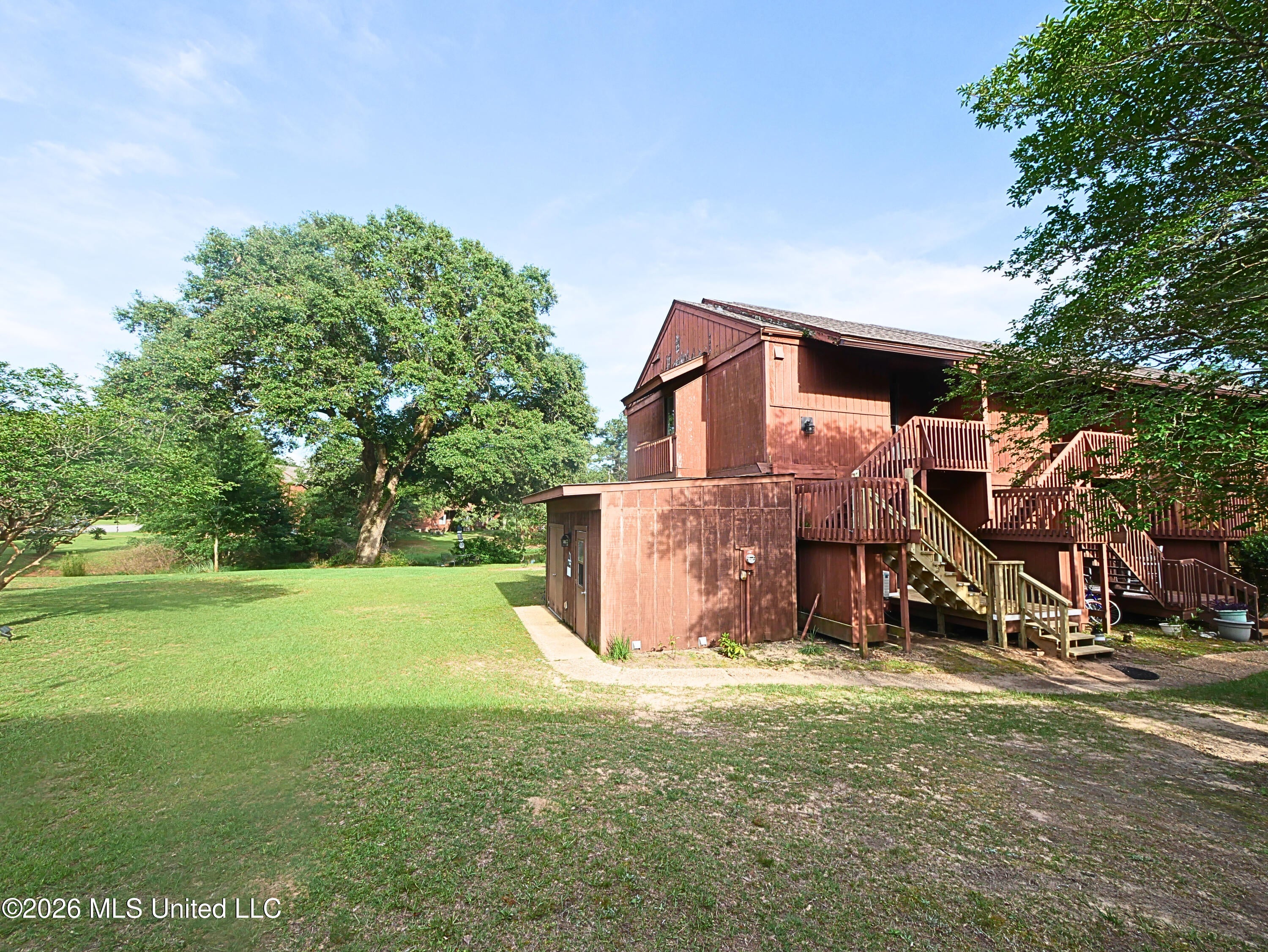 208 Lakeside Villa — photo