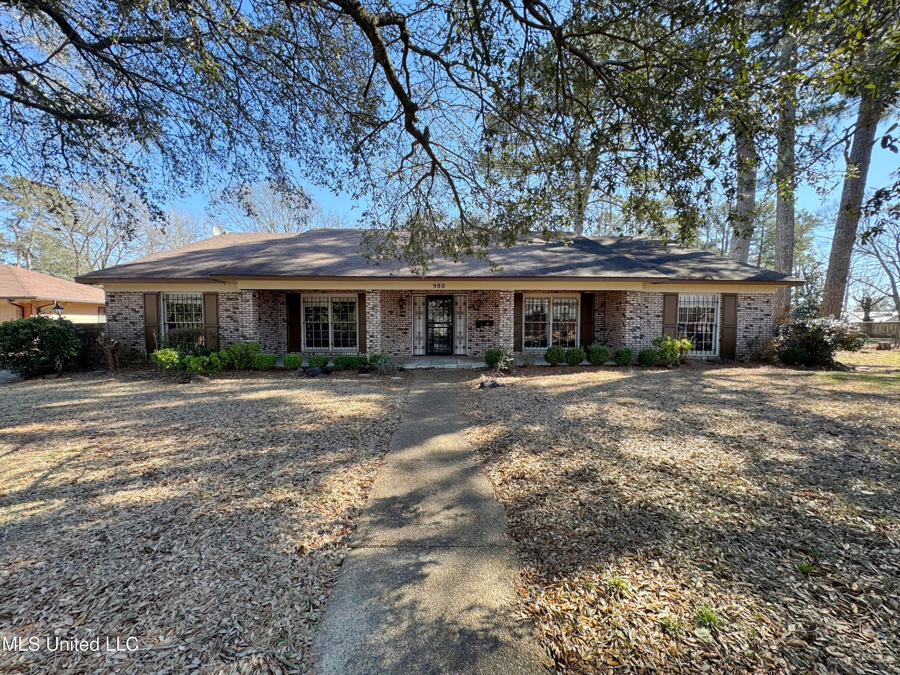 980 Royal Oak Drive — photo