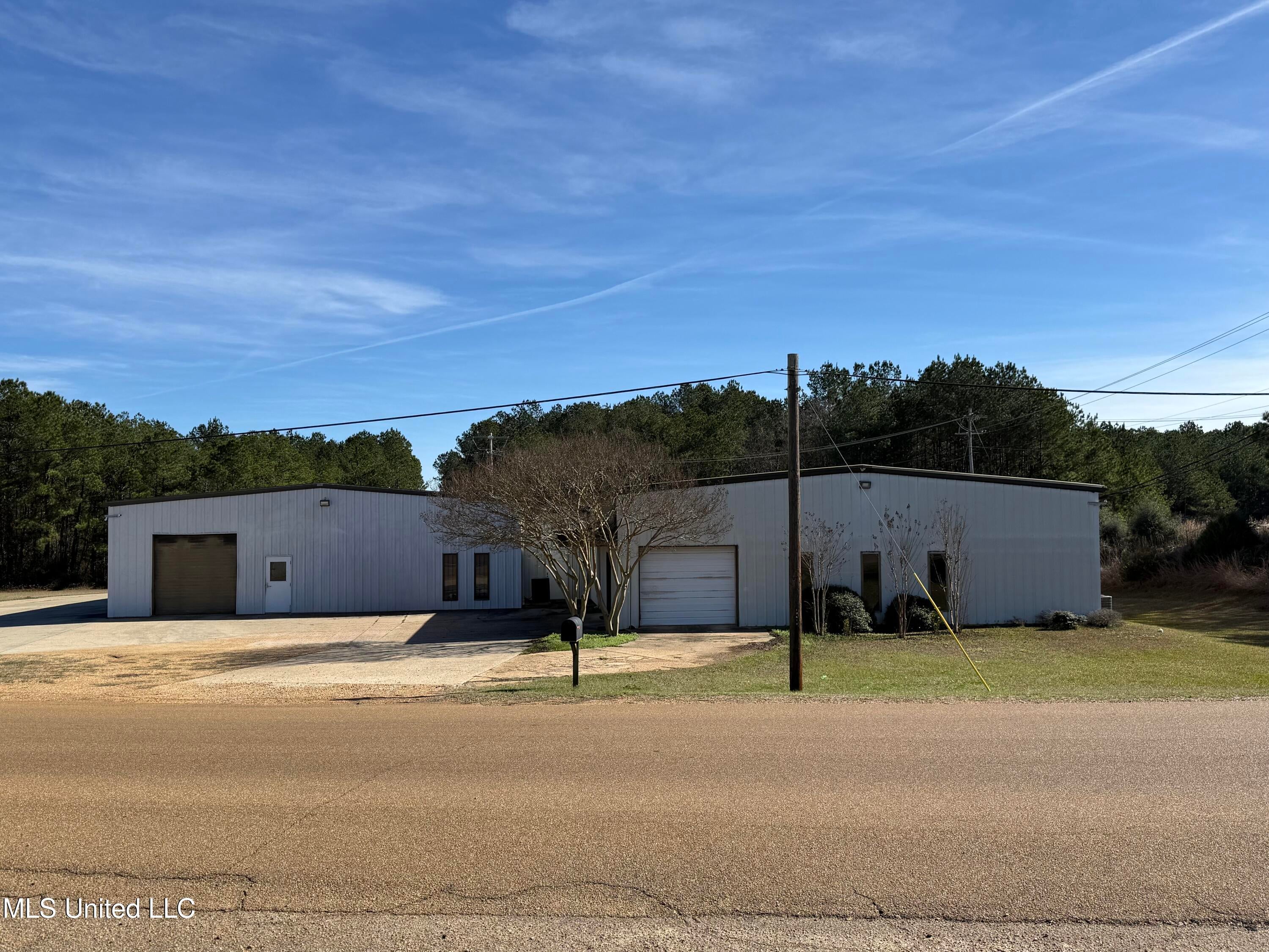 1002 NE Sawmill Lane — photo
