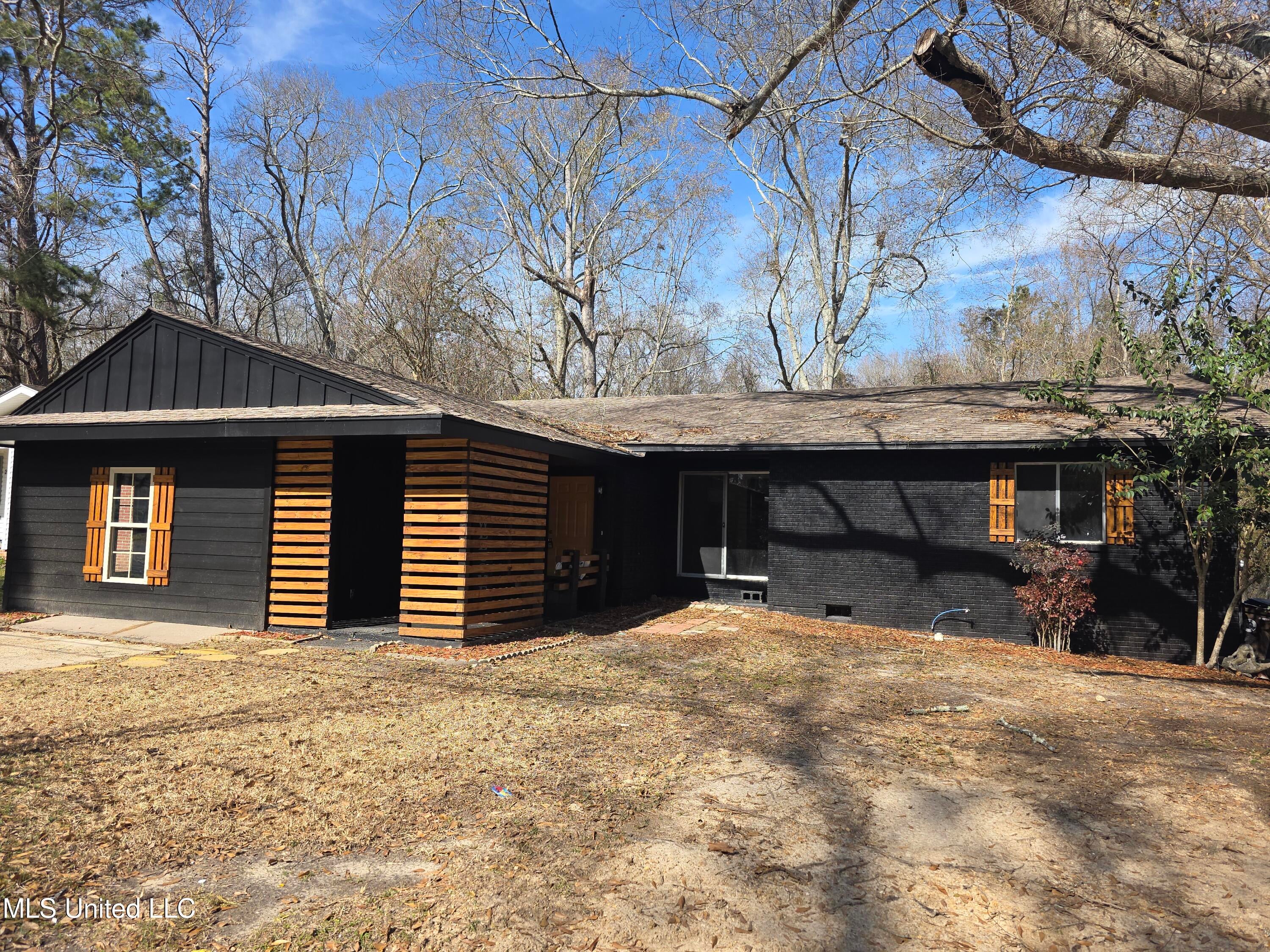 2815 Hillside Drive — photo