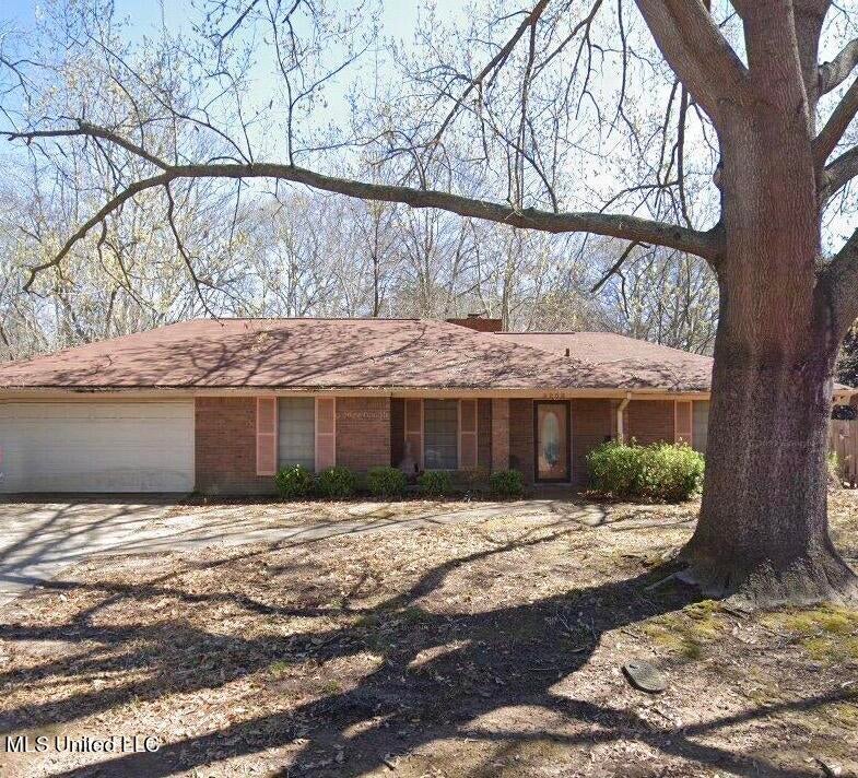 2952 Longwood Drive — photo