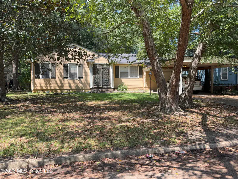 4805 Maplewood Drive — photo
