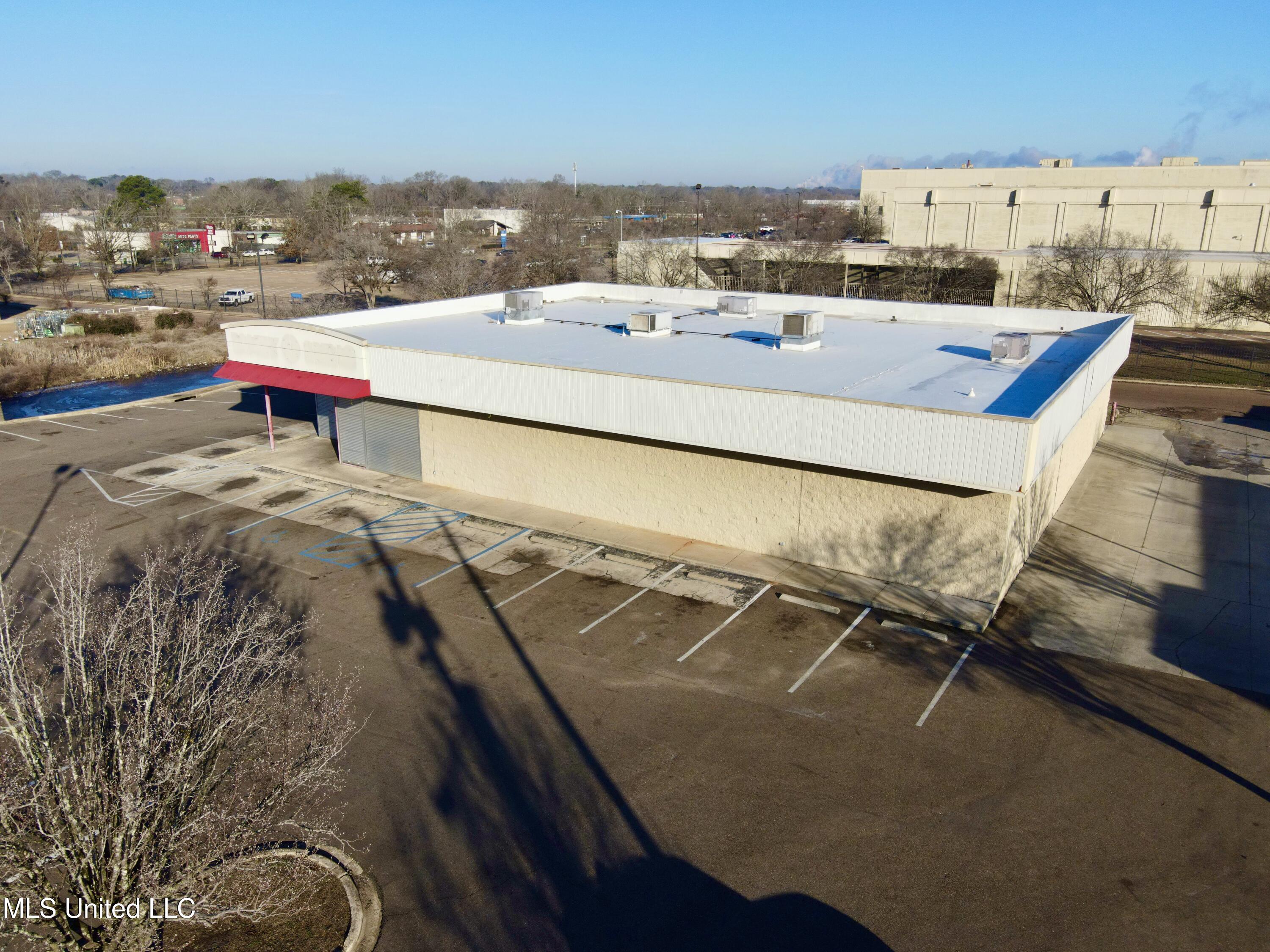 320 W Woodrow Wilson Avenue — photo
