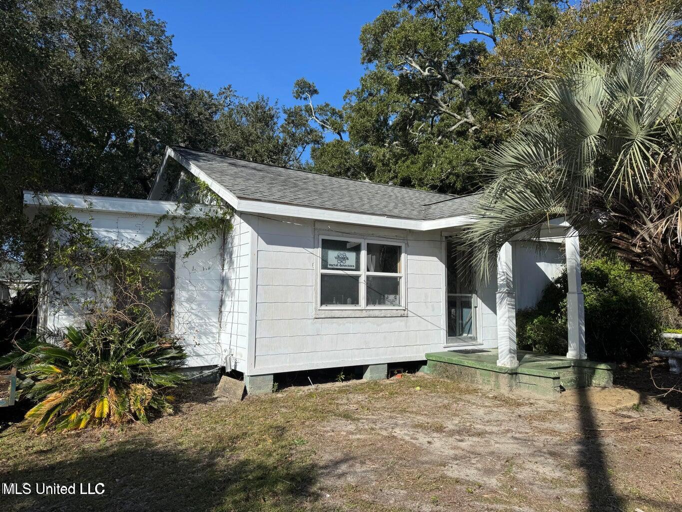 307 Shirley Court — photo