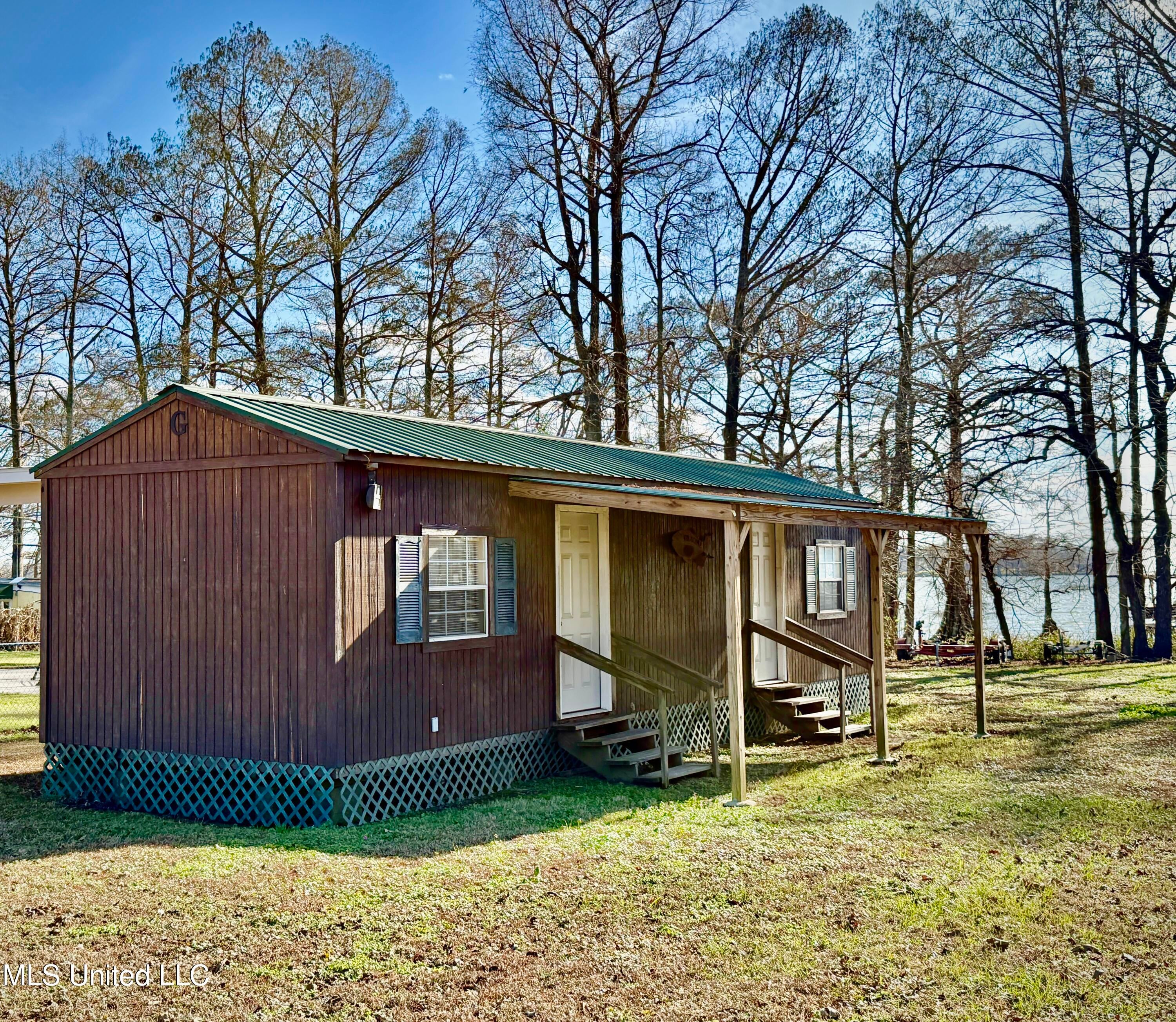 2927 Highway 569 — photo