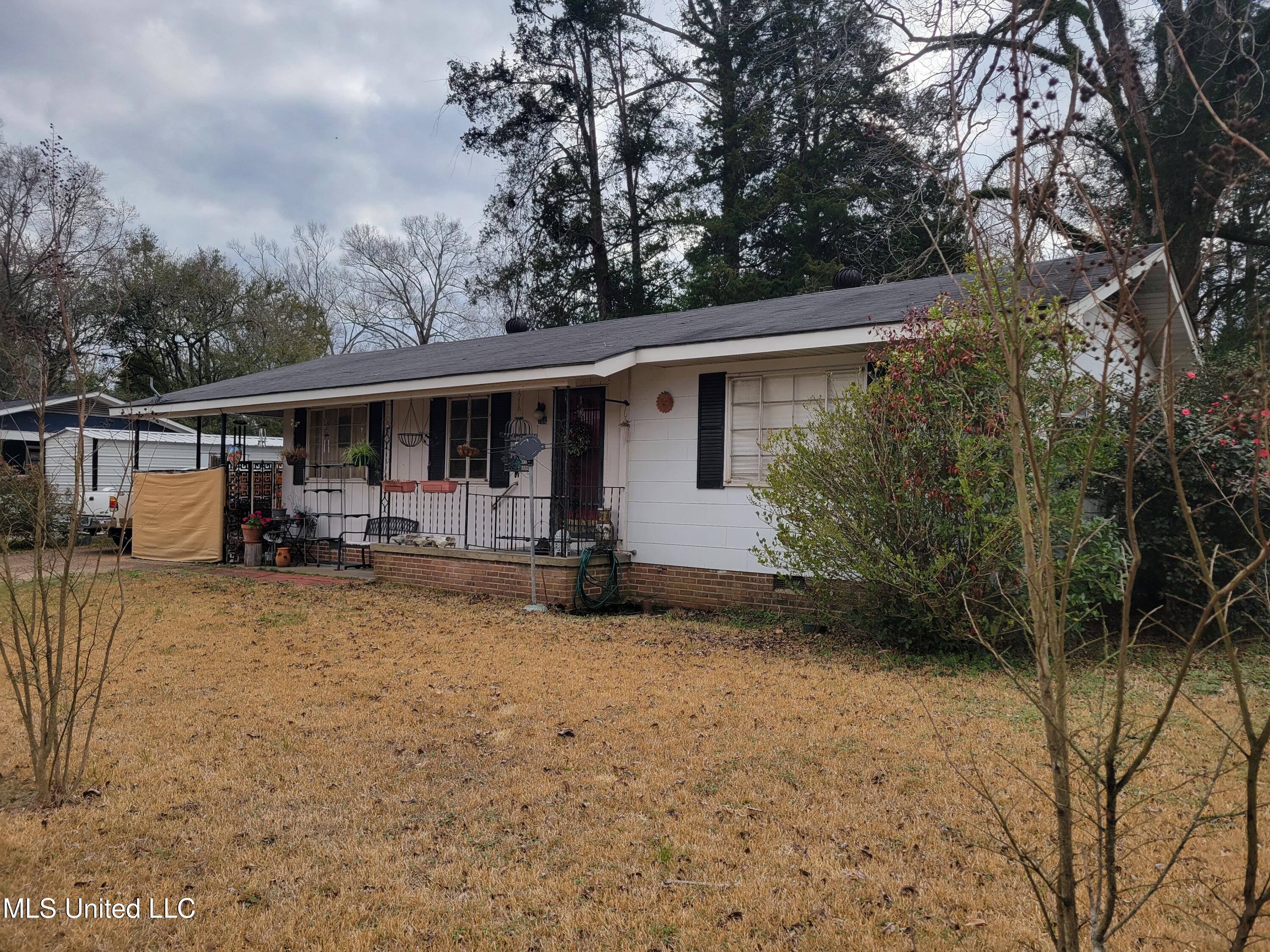 100 Holly Drive — photo