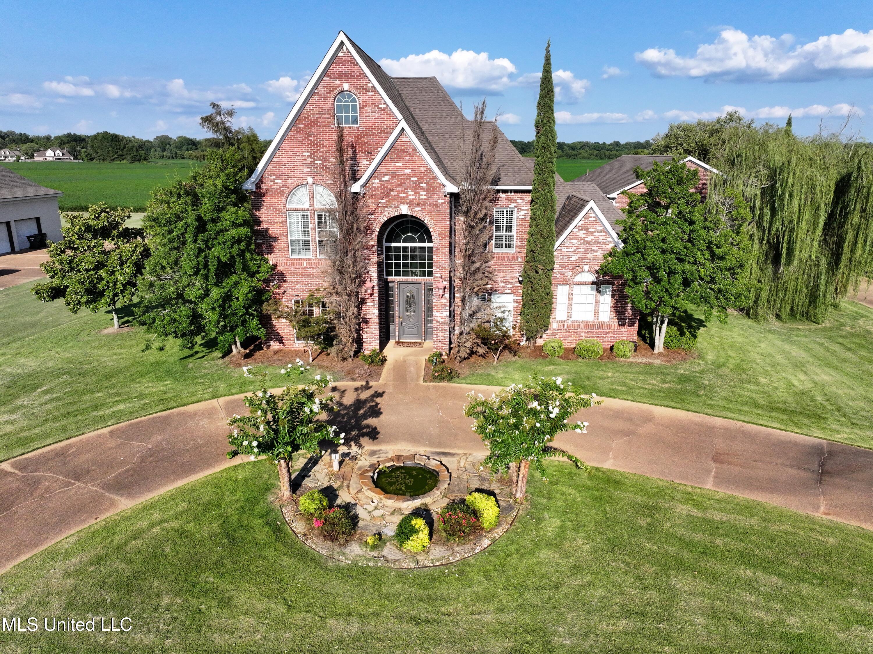 1600 River Oaks Drive — photo