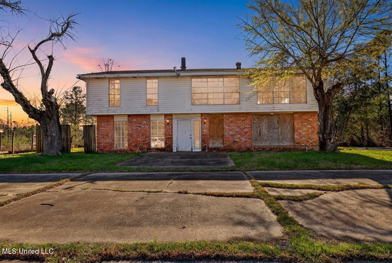 10149 River Drive — photo