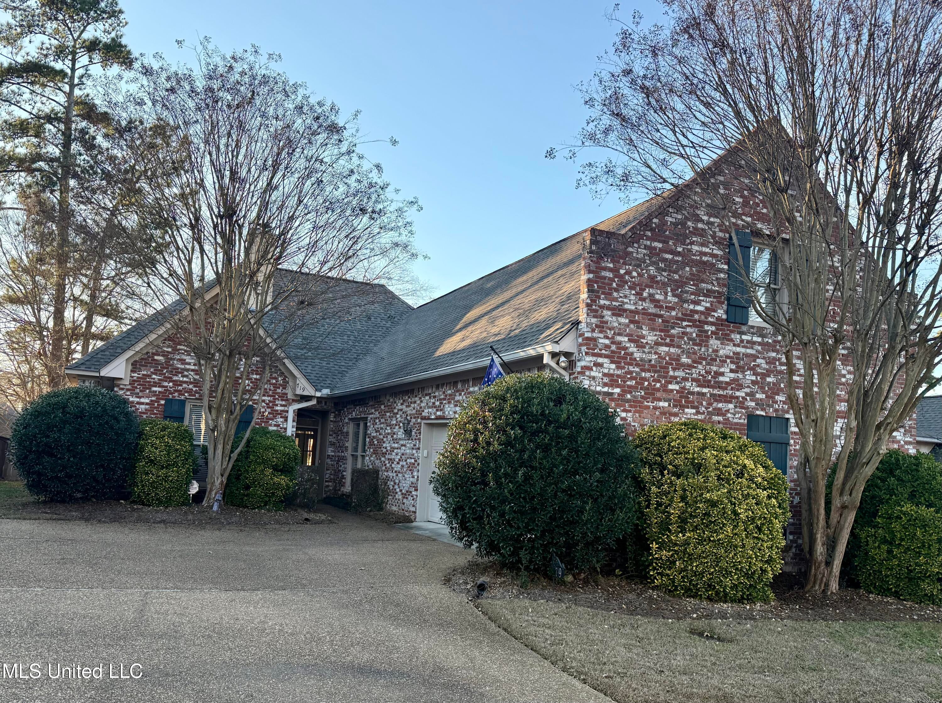 719 Esplanade Drive — photo