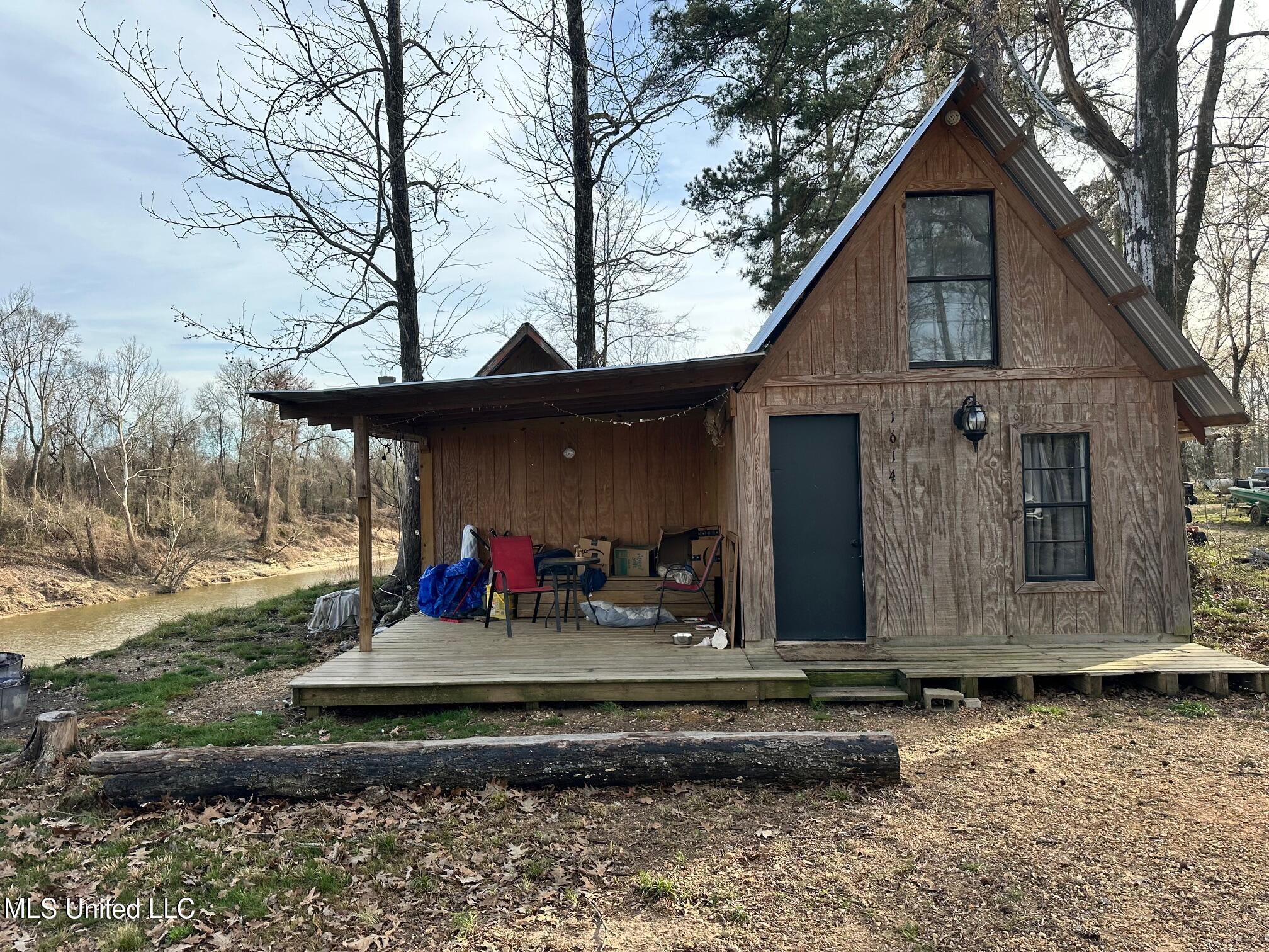 1614 N Old Highway 27 — photo