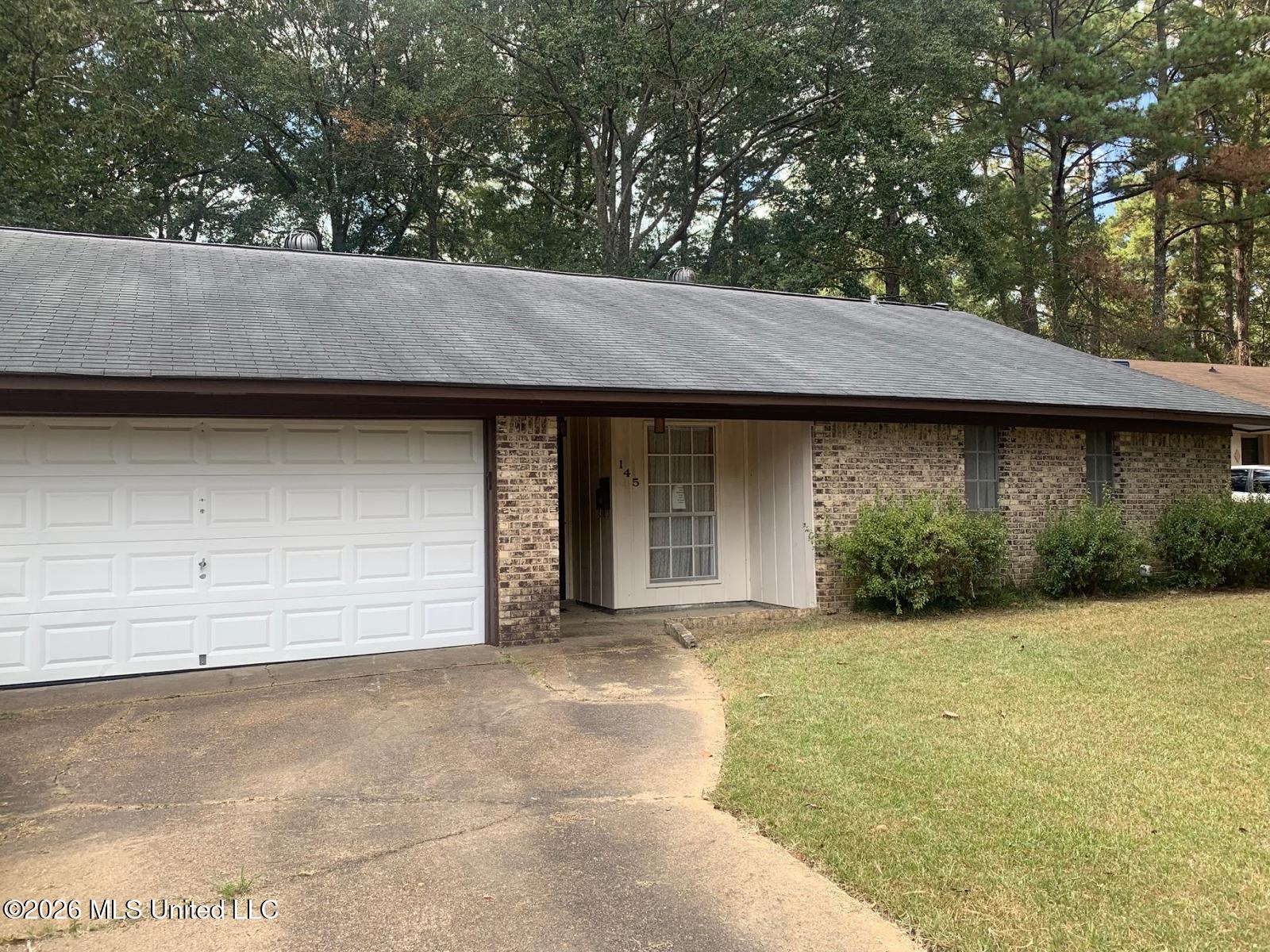 145 W Woodcrest Drive — photo